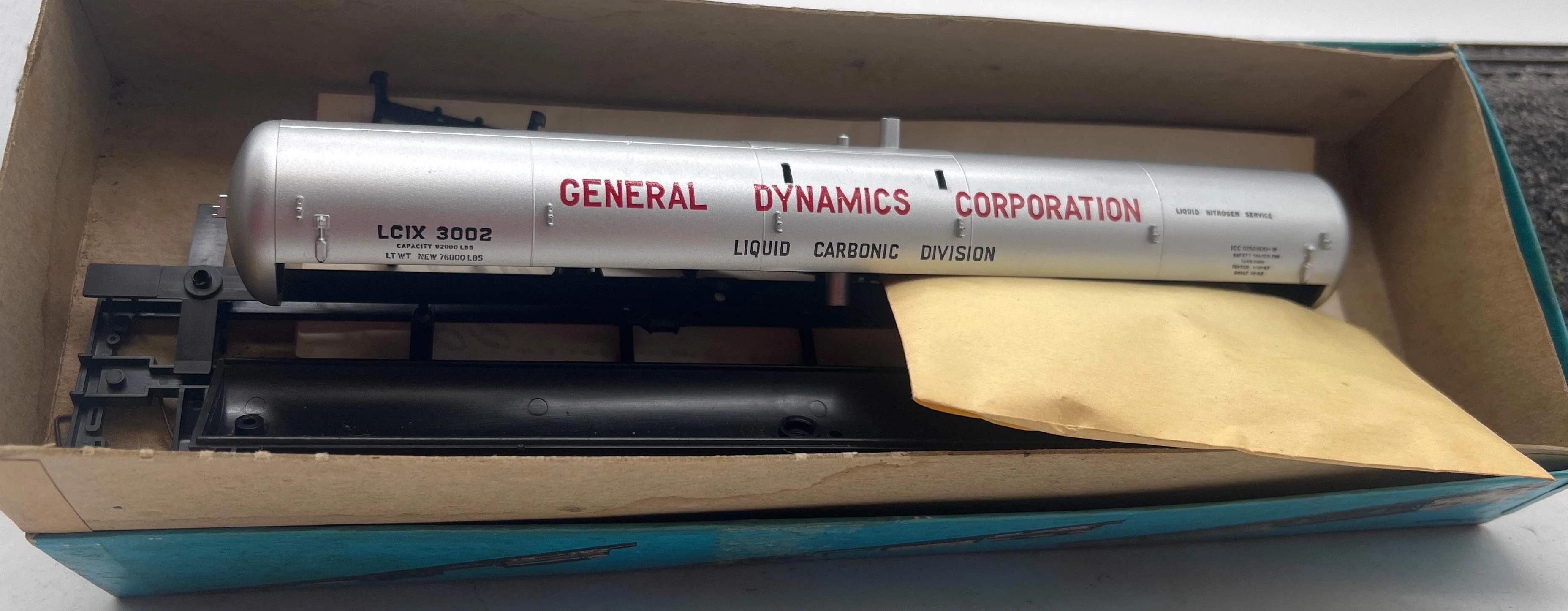 Athearn 1524 "HANDYMAN SPECIAL" GENERAL DYNAMICS 62' Tank Car Kit #3002 HO Scale Used