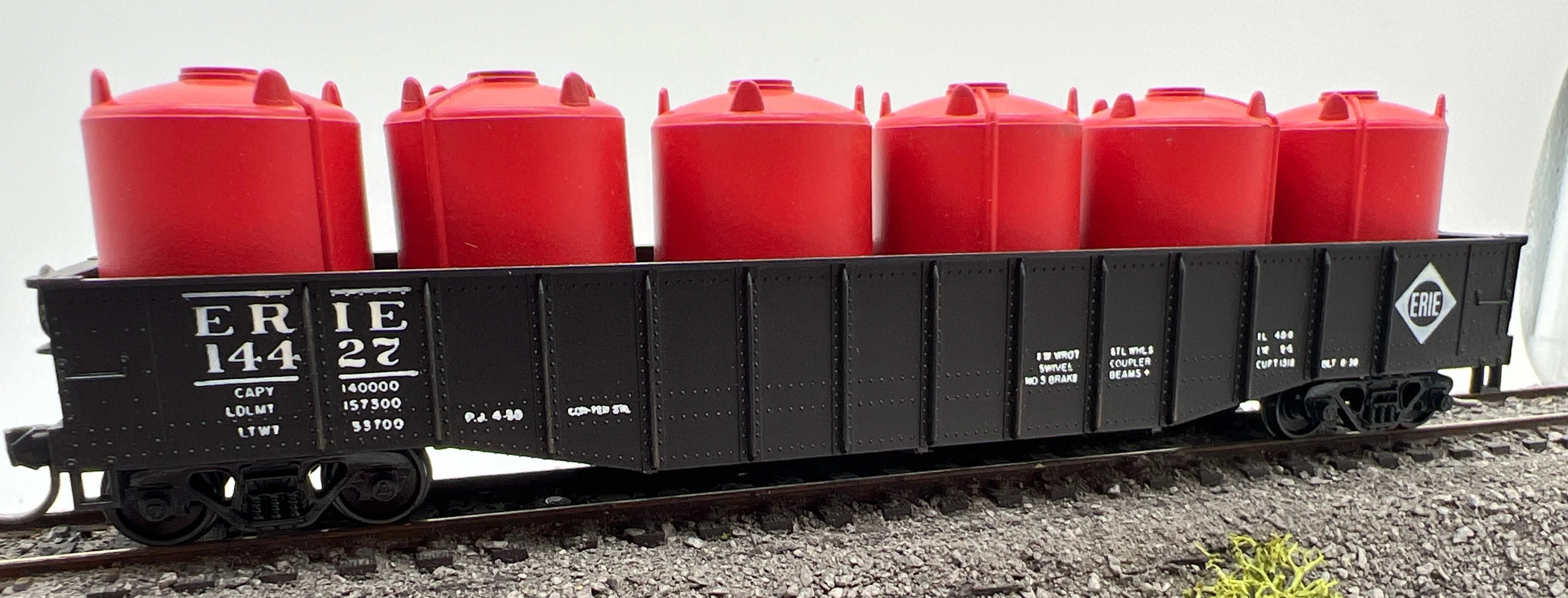 Athearn 1653 Erie gondola with cannisters HO SCALE Like New - Image 2