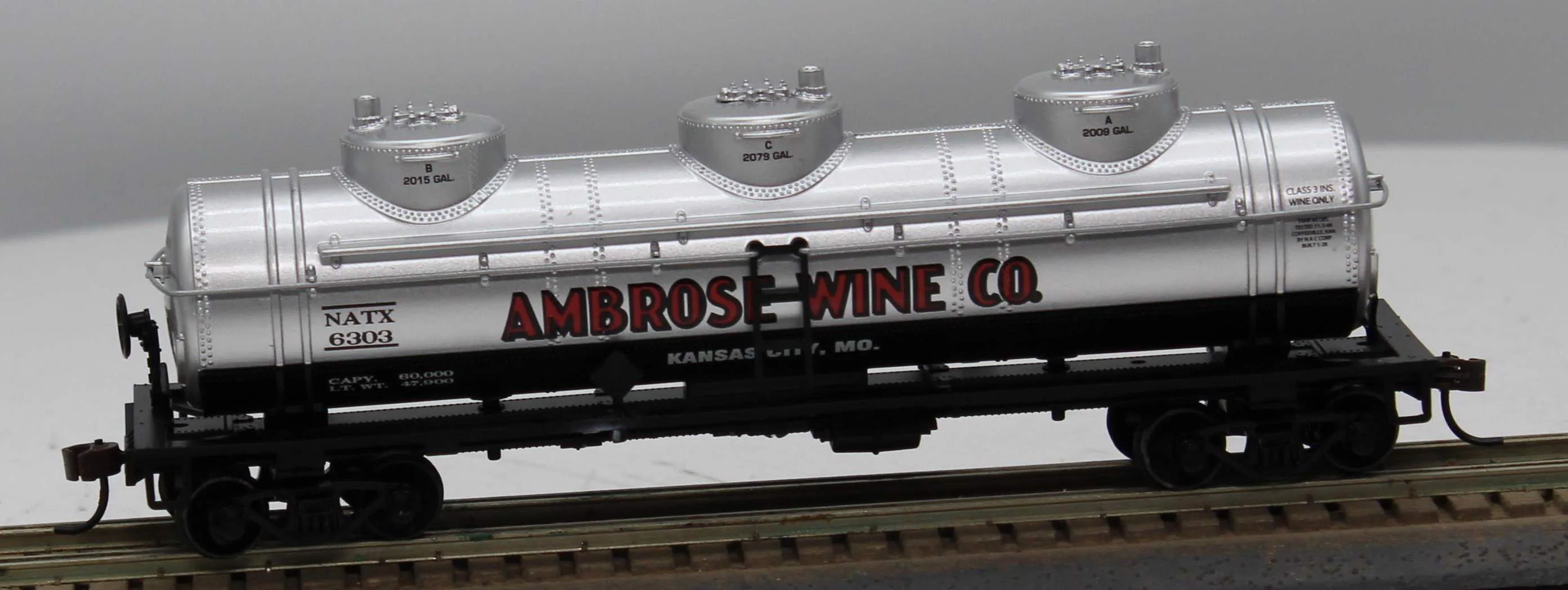 Athearn 7353 NATX Triple Dome Tank Car RTR #6303 HO Scale Like New