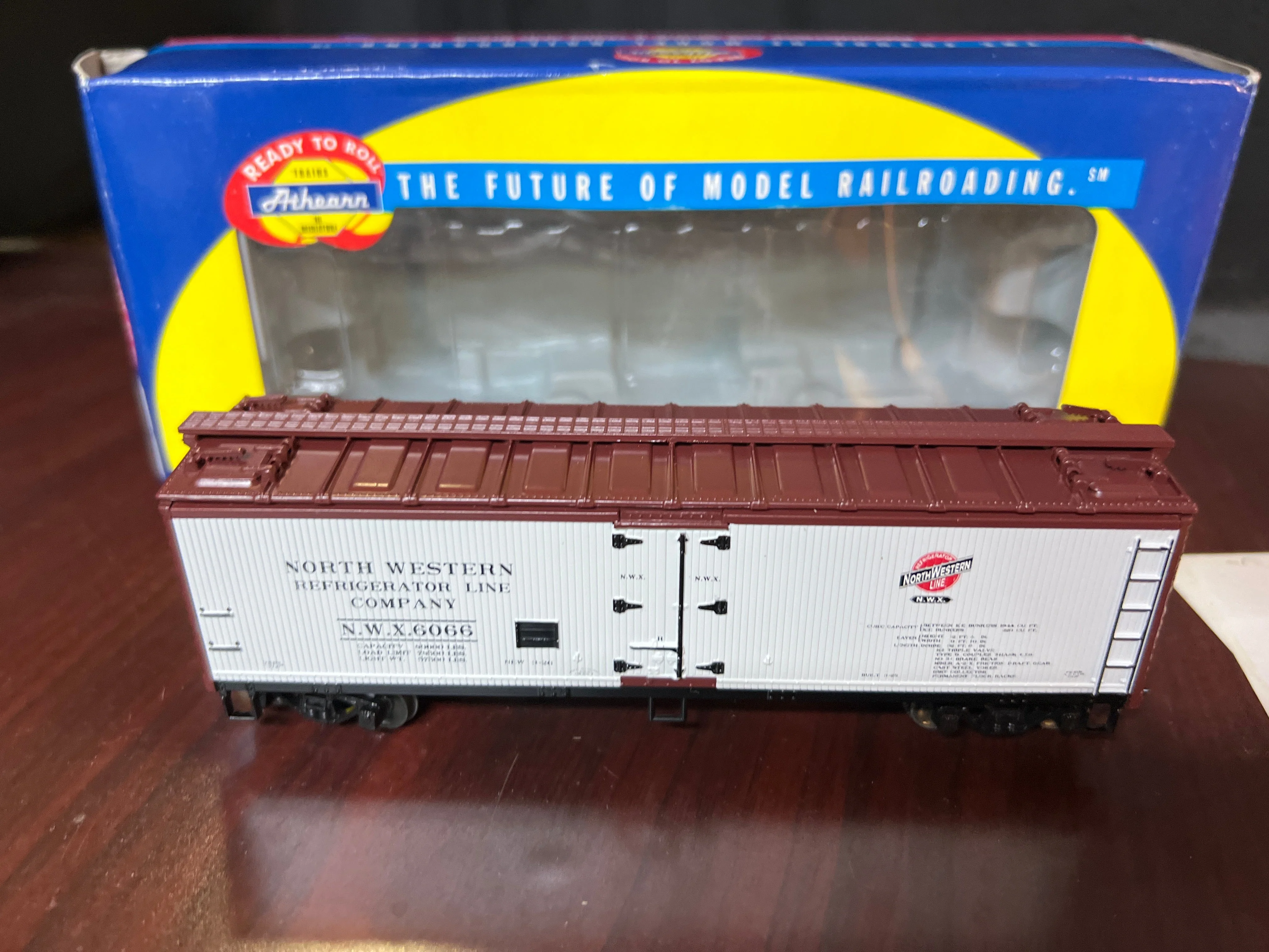 Athearn 7575 NORTH WESTERN 40' Wood Billboard Reefer #6066 HO Scale Like New - Image 2
