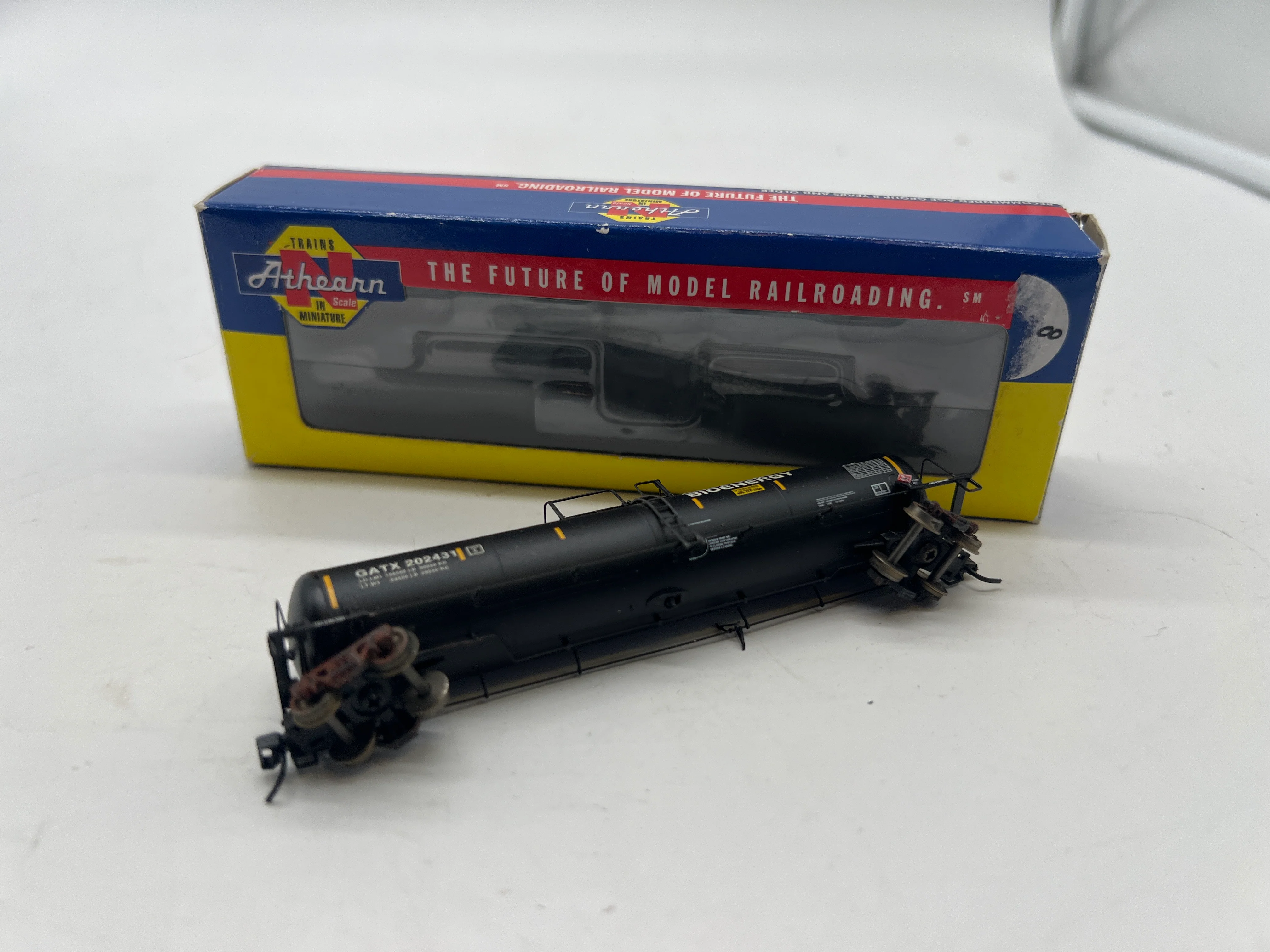 Athearn Abengoa bioenergy tank car N SCALE Used Excellent Damaged Box - Image 2