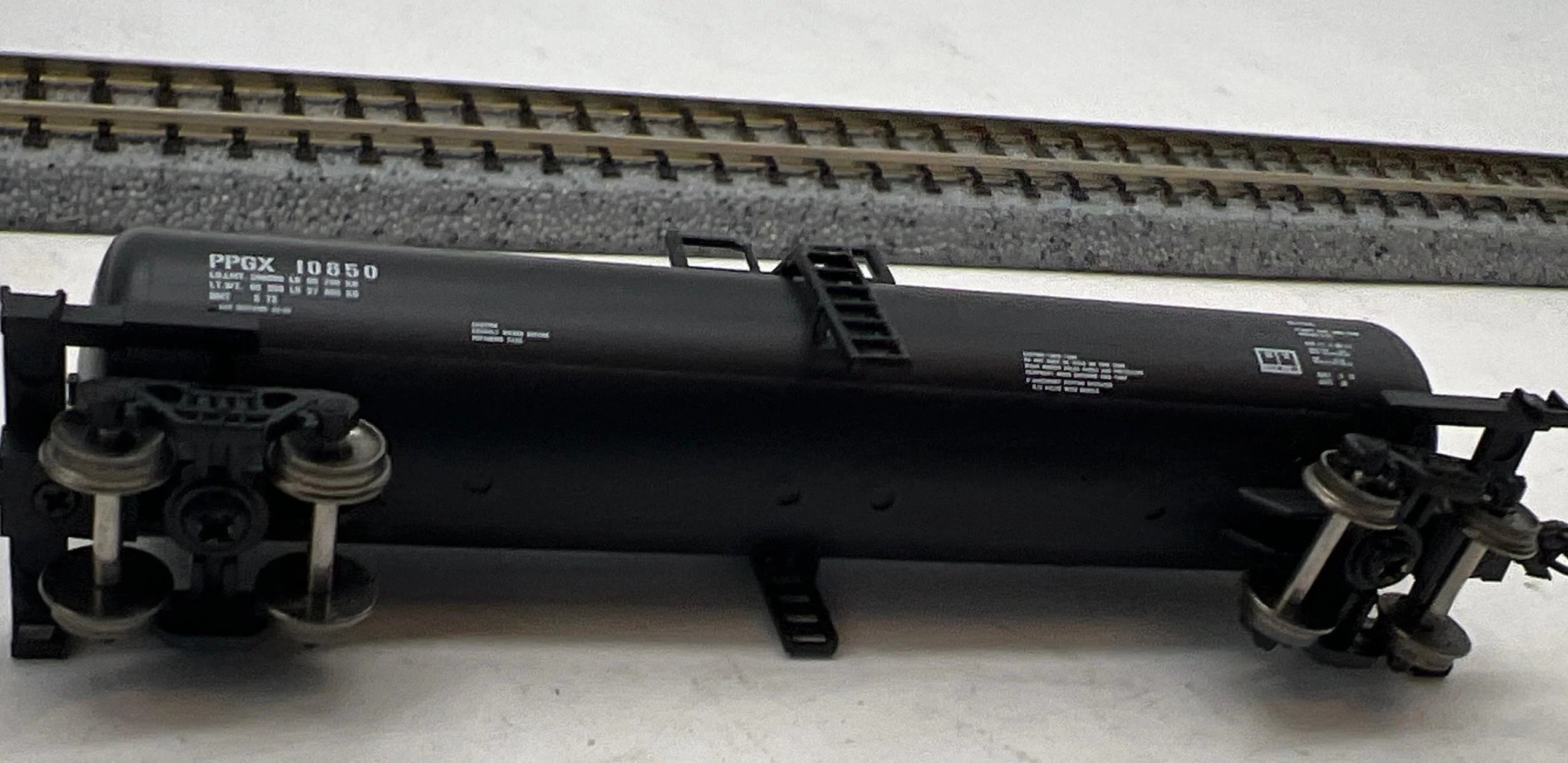 Athearn ATH17613 N GATC 20,000-Gal Acid Tank PPGX #10850 N SCALE kadee style couplers metal wheels Like New - Image 2