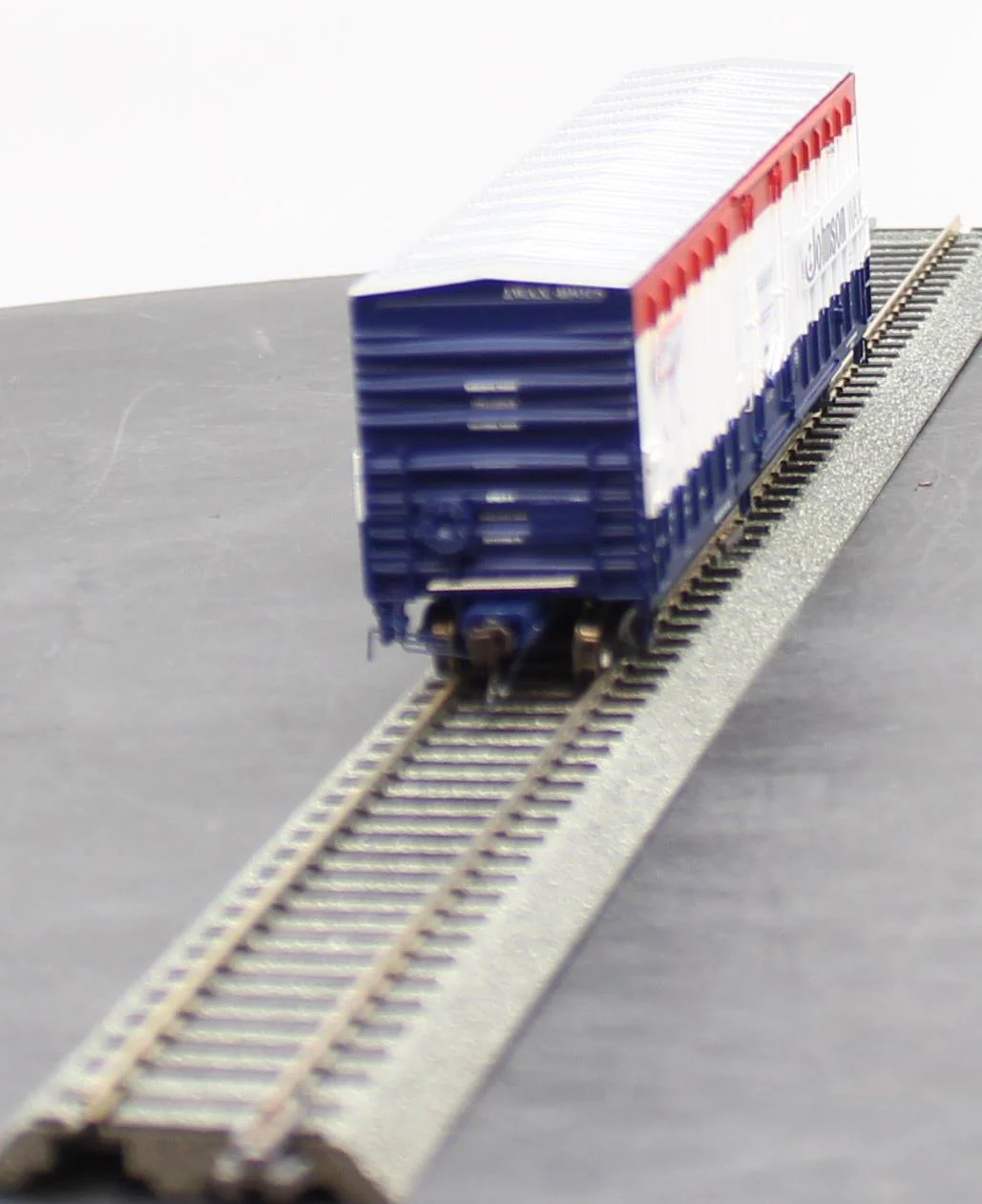 Athearn ATH4454 Johnson Wax 50' box car HO SCALE Like New - Image 2