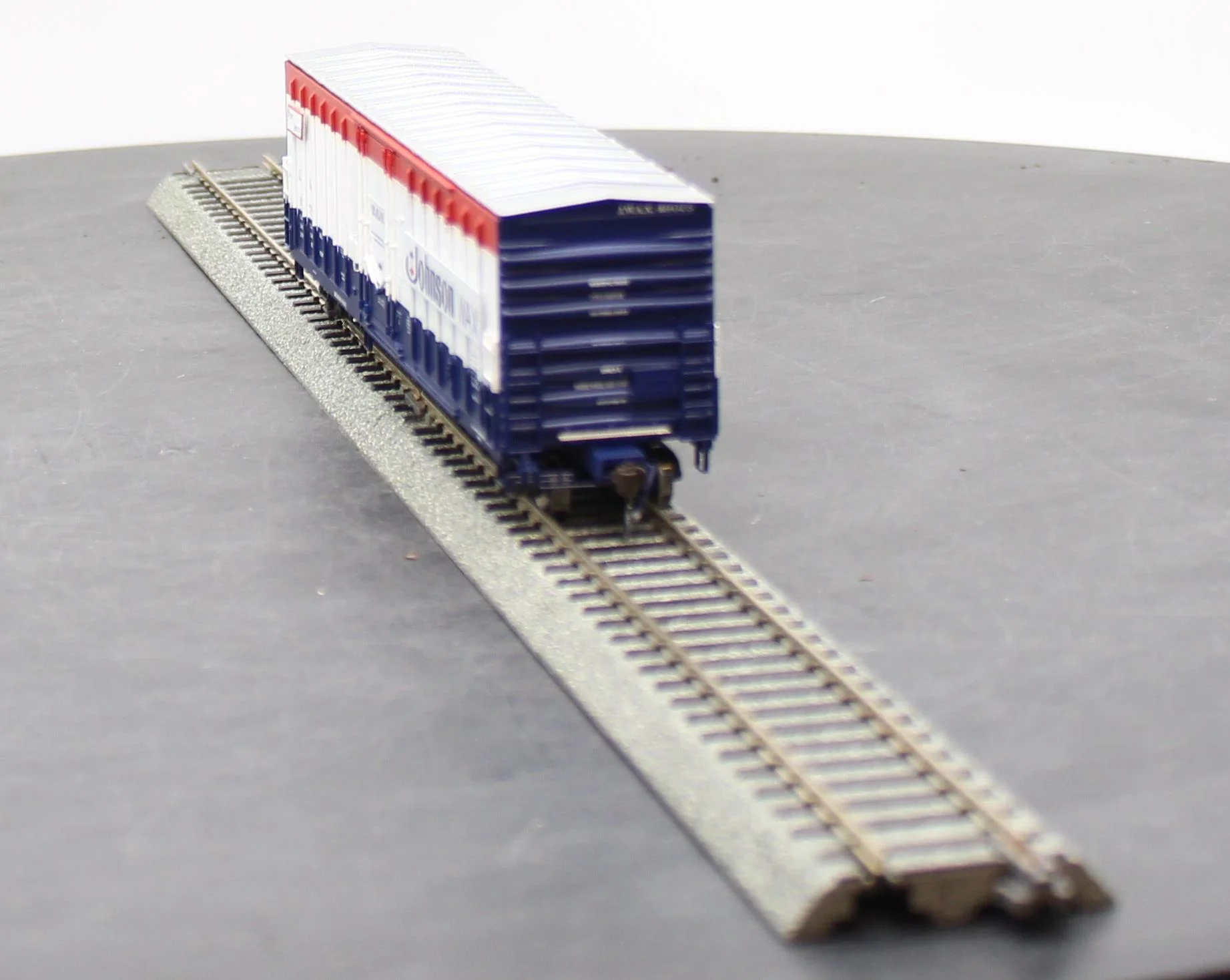 Athearn ATH4454 Johnson Wax 50' box car HO SCALE Like New - Image 4