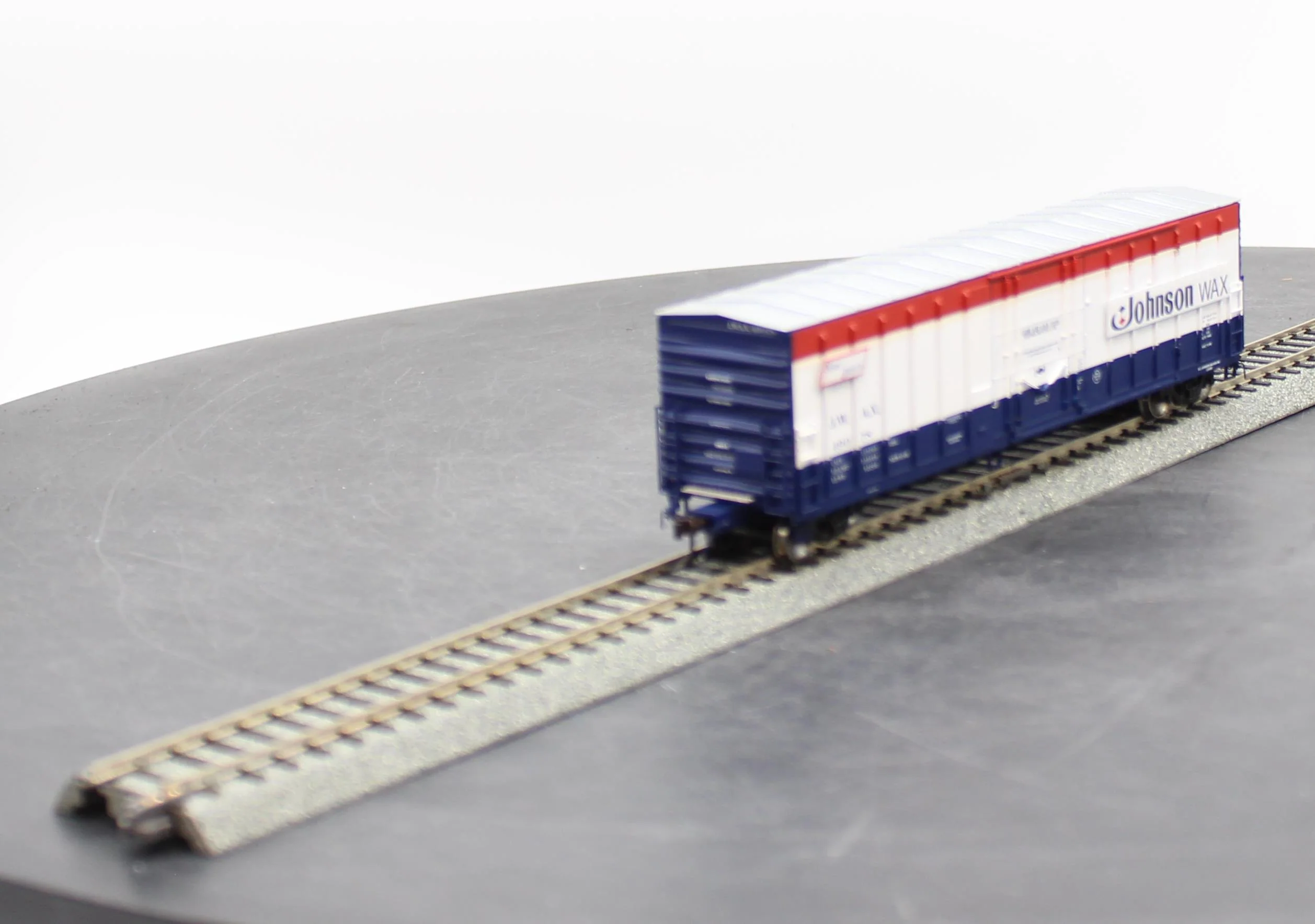 Athearn ATH4454 Johnson Wax 50' box car HO SCALE Like New - Image 5