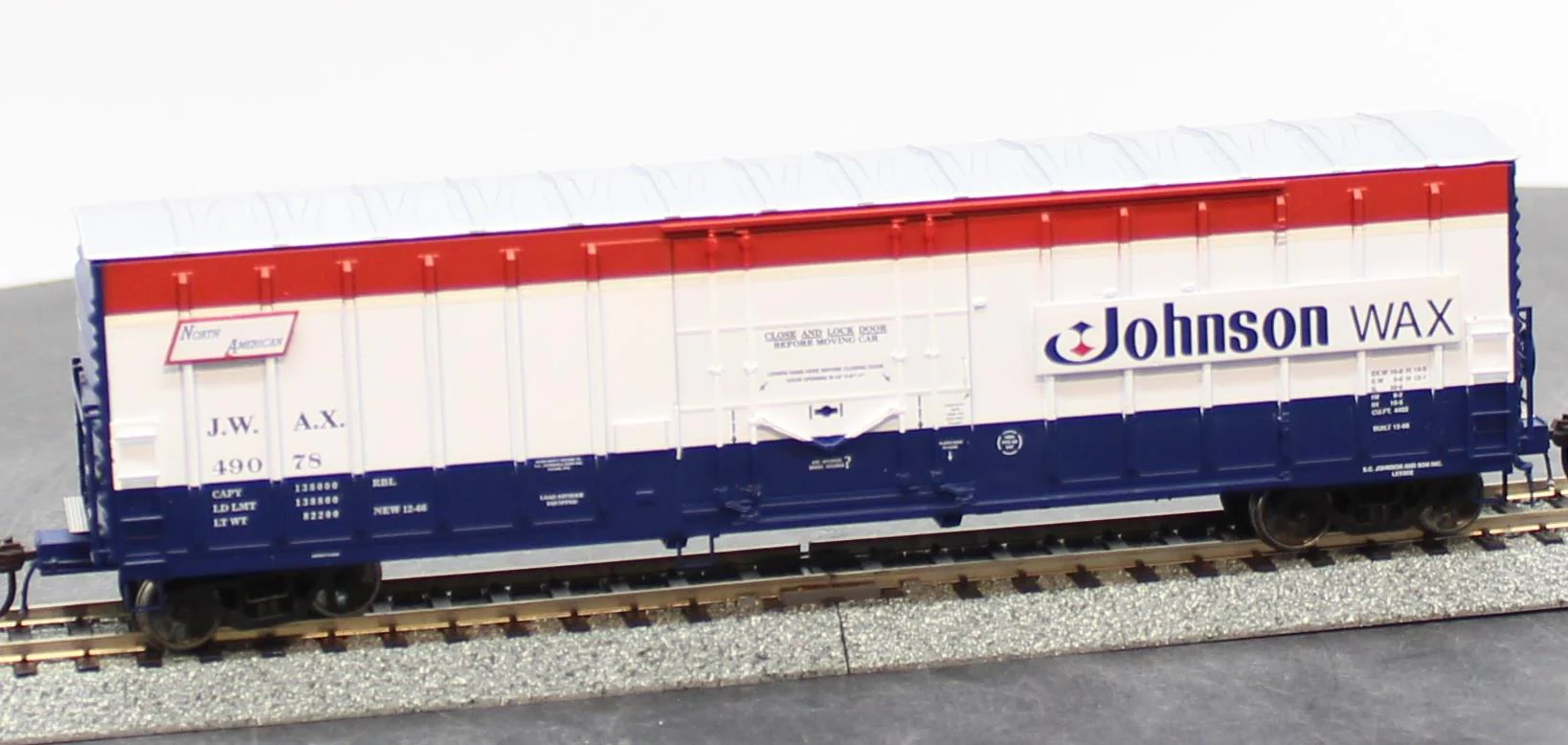 Athearn ATH4454 Johnson Wax 50' box car HO SCALE Like New - Image 6