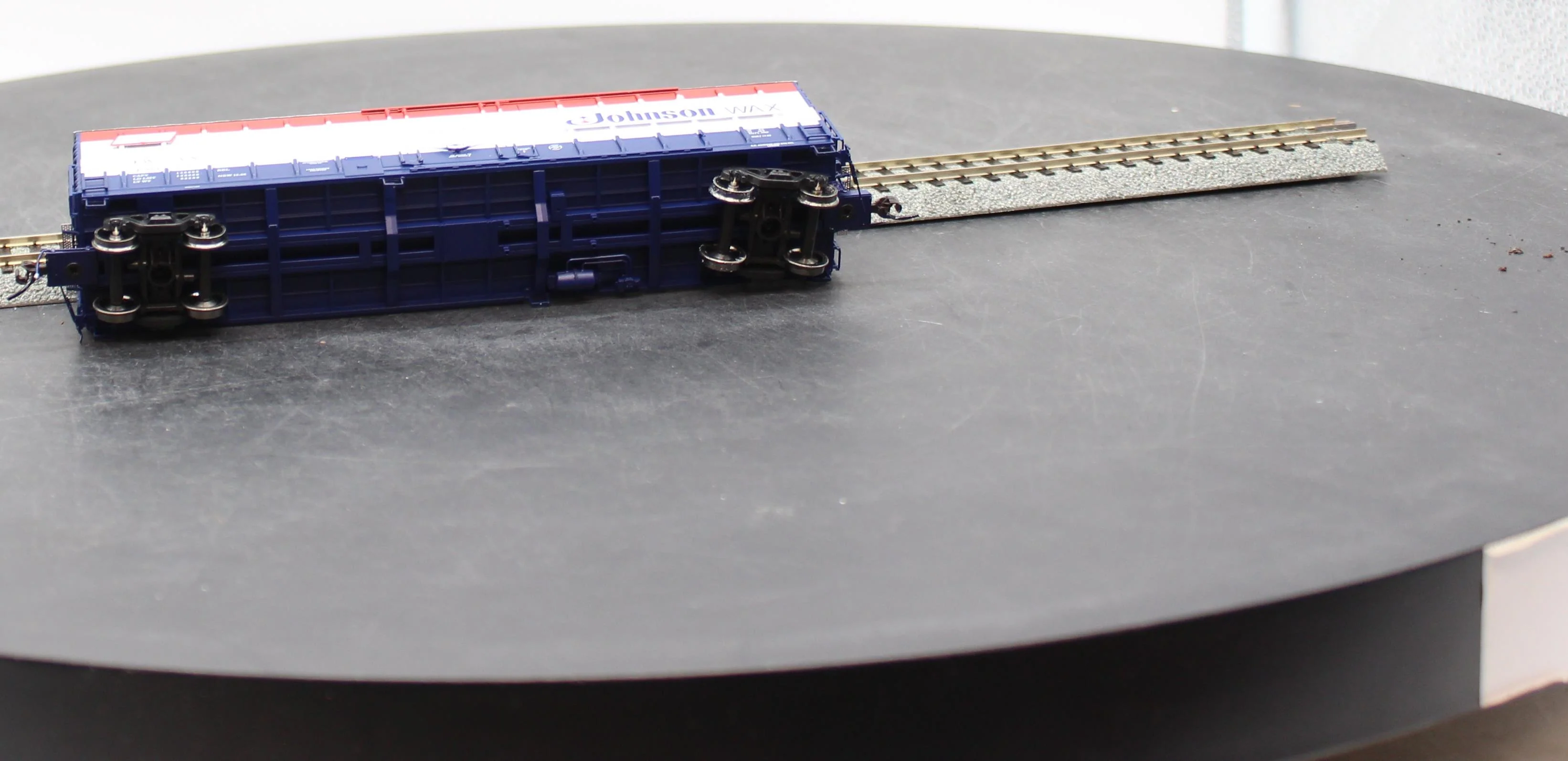 Athearn ATH4454 Johnson Wax 50' box car HO SCALE Like New - Image 7