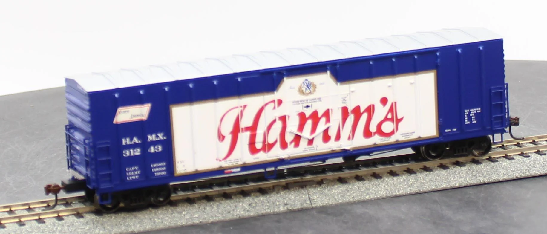 Athearn ATH88157 Hamm's N.A.C.C.50' box car HO SCALE Like New - Image 6