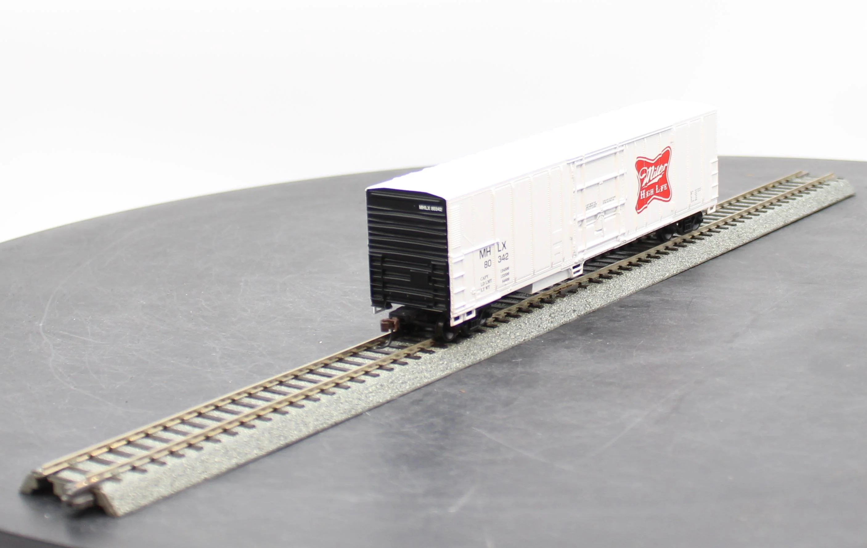 Athearn ATH9619 57' Reefer Miller Brewing Company HO SCALE Like New - Image 5