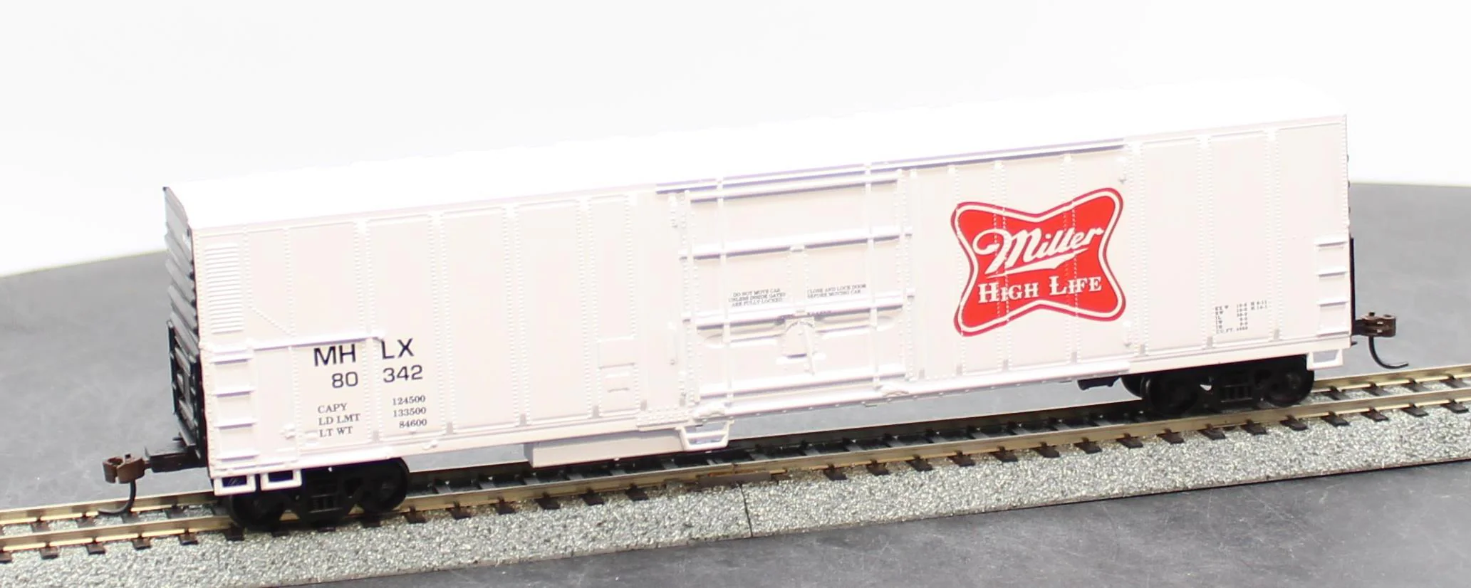 Athearn ATH9619 57' Reefer Miller Brewing Company HO SCALE Like New - Image 6