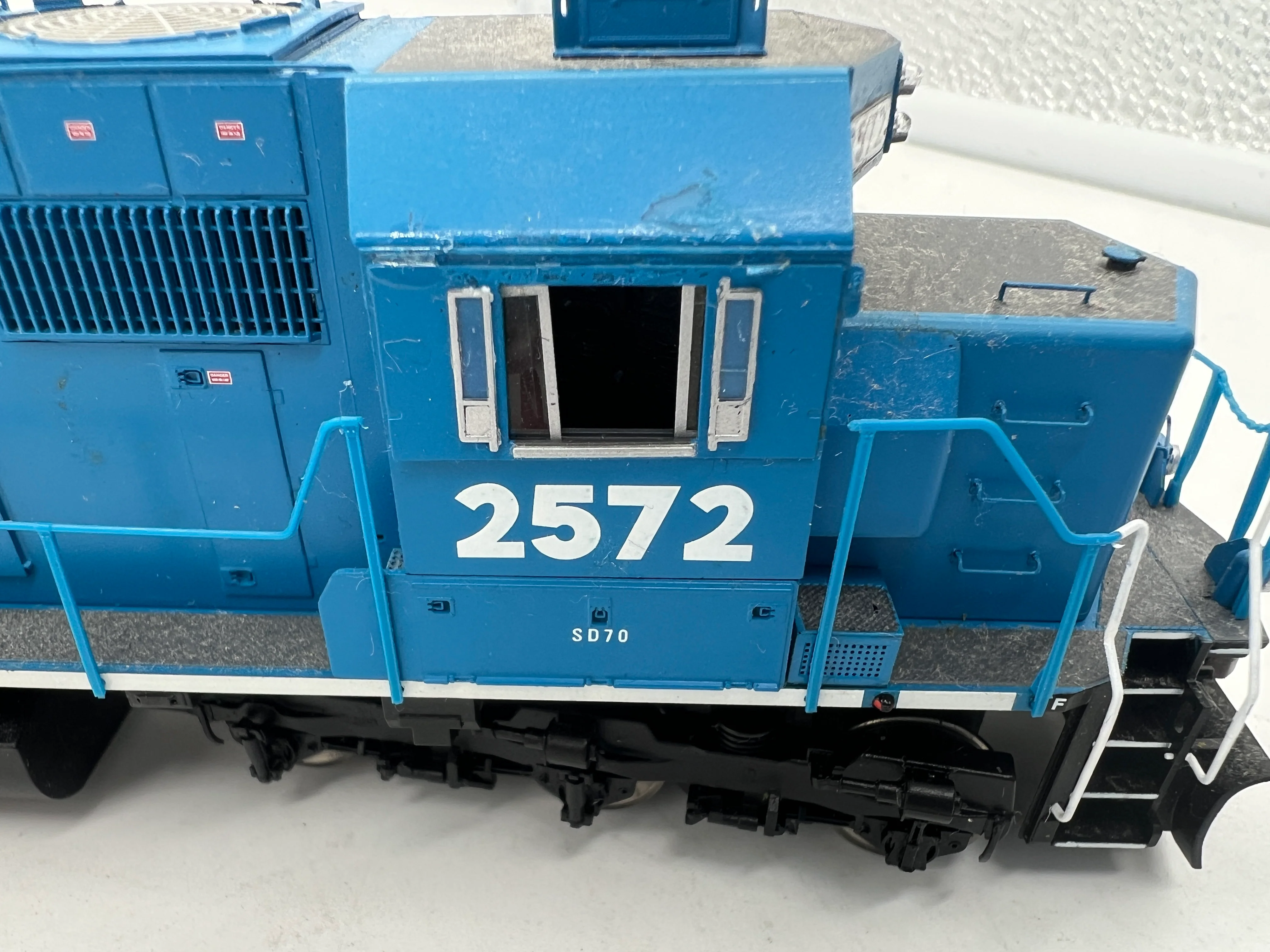 Athearn G6144 Conrail SD-70 Diesel Locomotive 2572 HO SCALE Used Excellent - Image 10