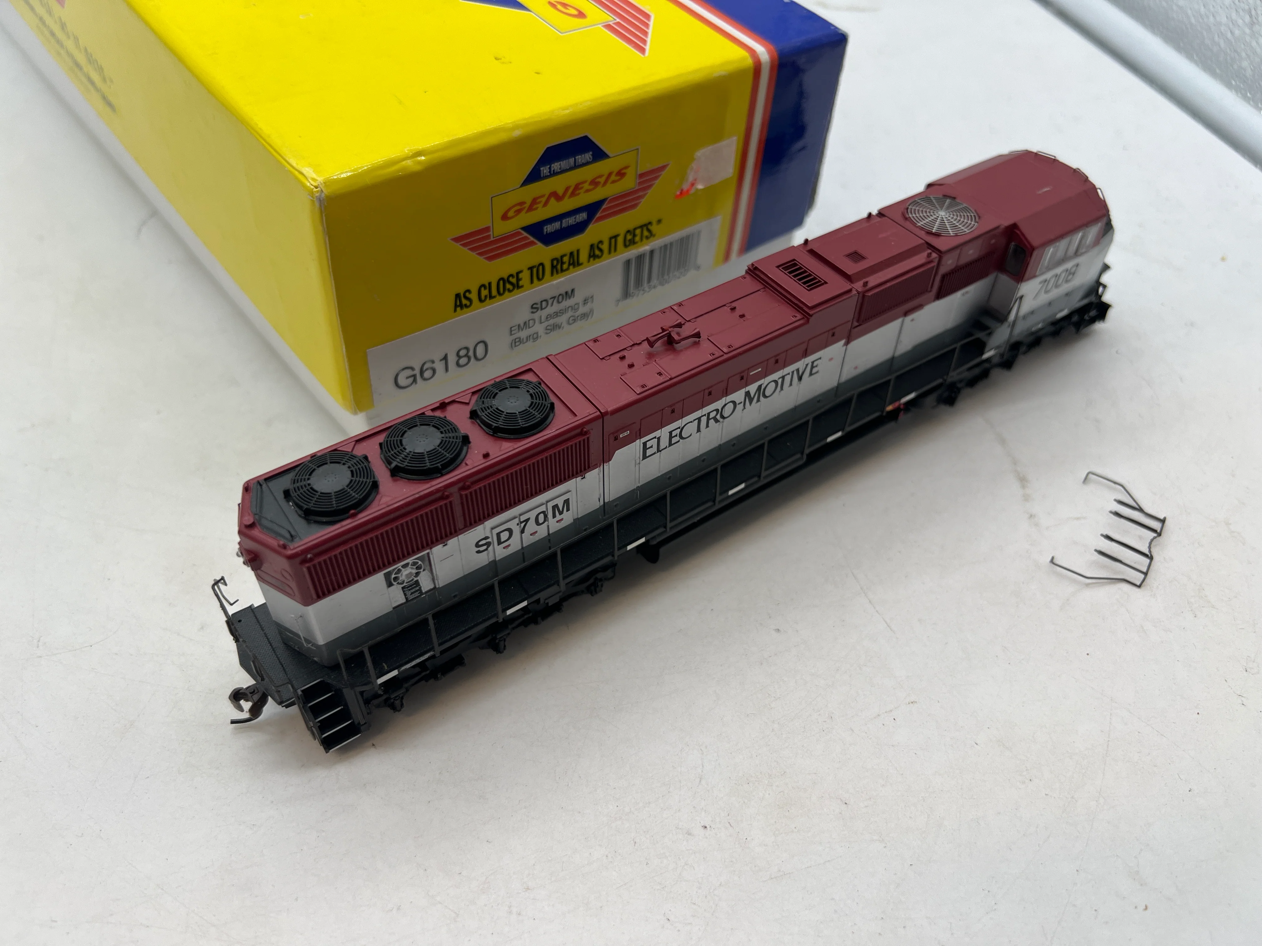 Athearn G6180 EMD Leasing 1 SD70M Burg, Silver, Gray Diesel Locomotive HO SCALE Used Excellent - Image 6