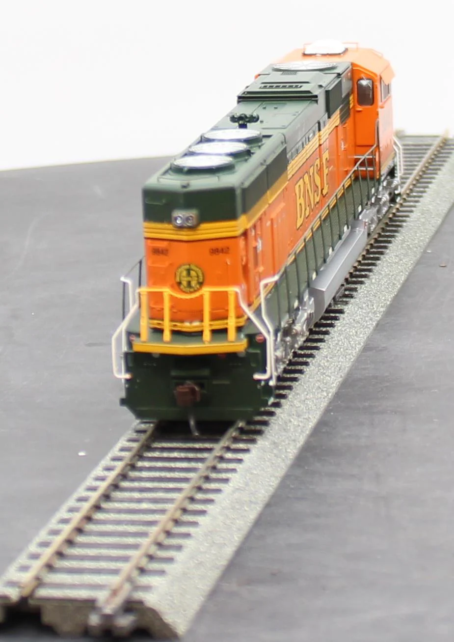 Athearn G64750 HO Scale BNSF Heritage II SD-70MAC Diesel Locomotive 9842 Like New - Image 2