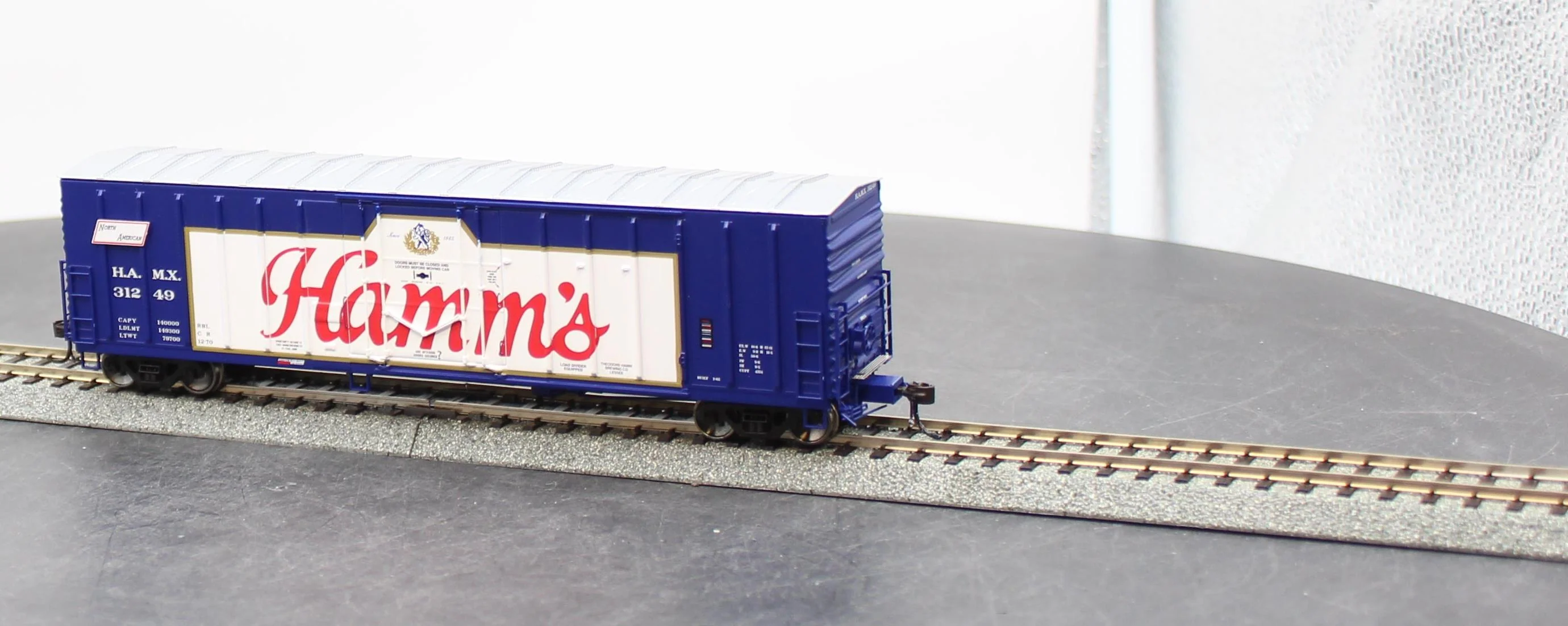Athearn Genesis 50' N.A.C.C. Hamm's Boxcar G4452 G4453 HO SCALE Like New - Image 3