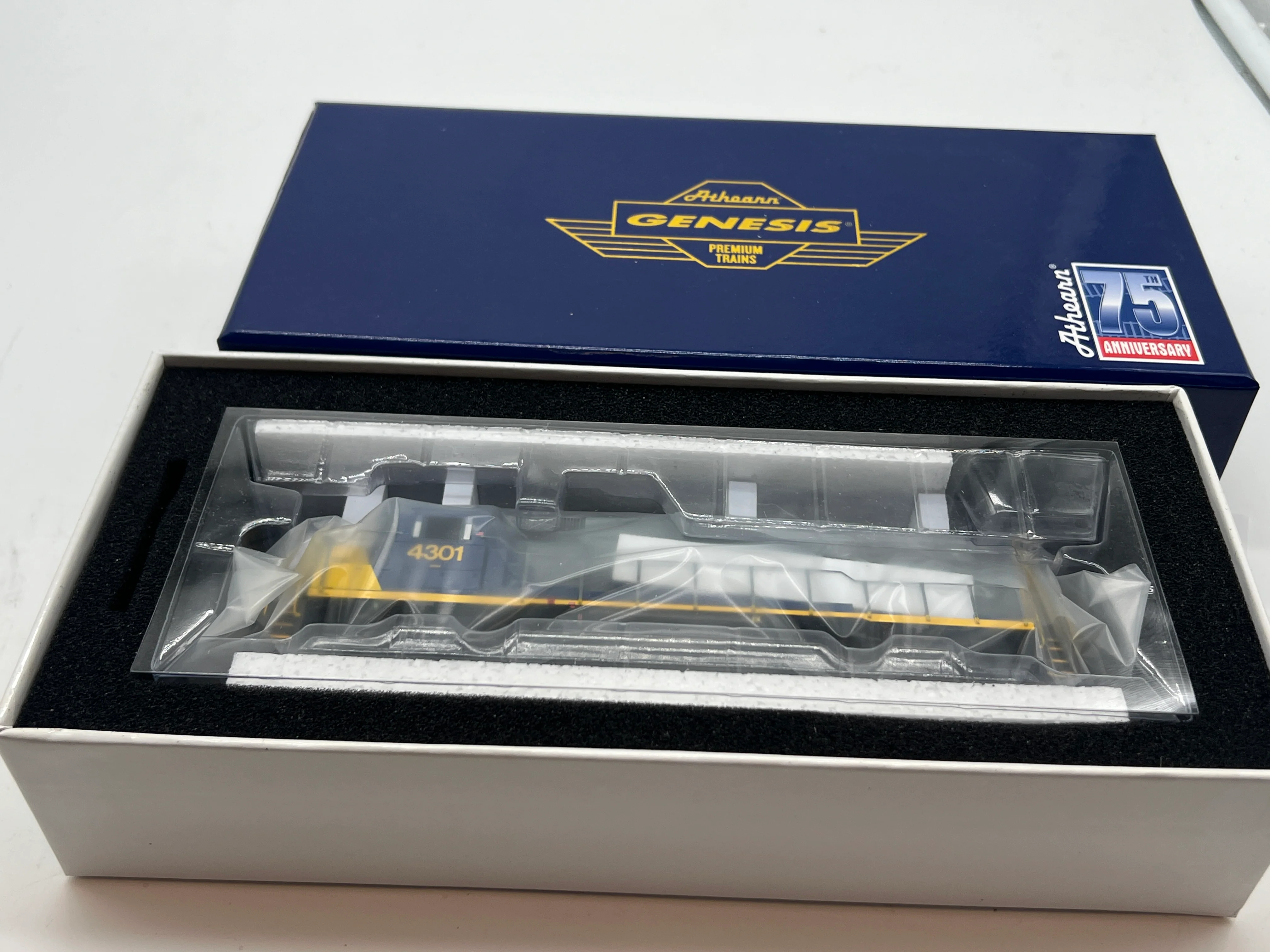 Athearn Genesis ATHG65535  GP39-2 Phase I CSX #4301 DCC ready HO SCALE NEW - Image 2