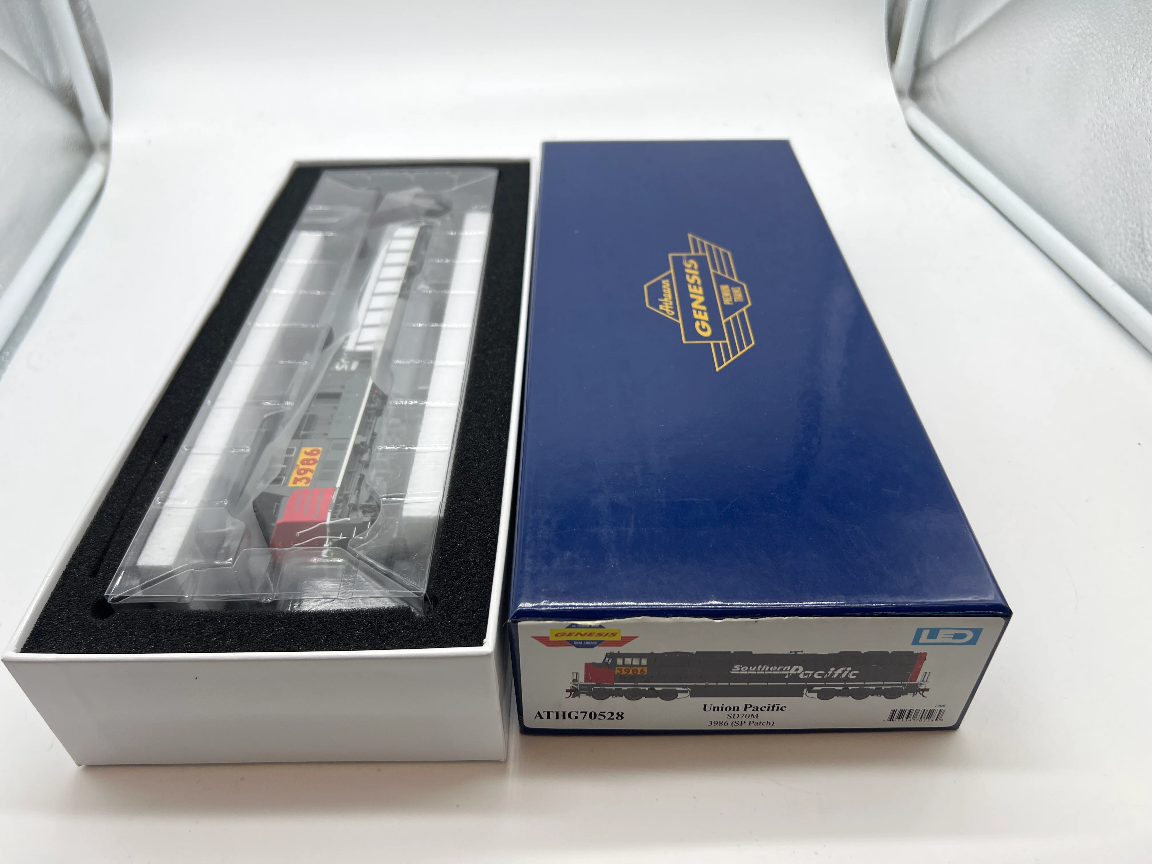 Athearn Genesis Union Pacific UP ex-Southern Pacific SP patch #3986 ATHG70528 SD70M DC HO Scale NEW - Image 2