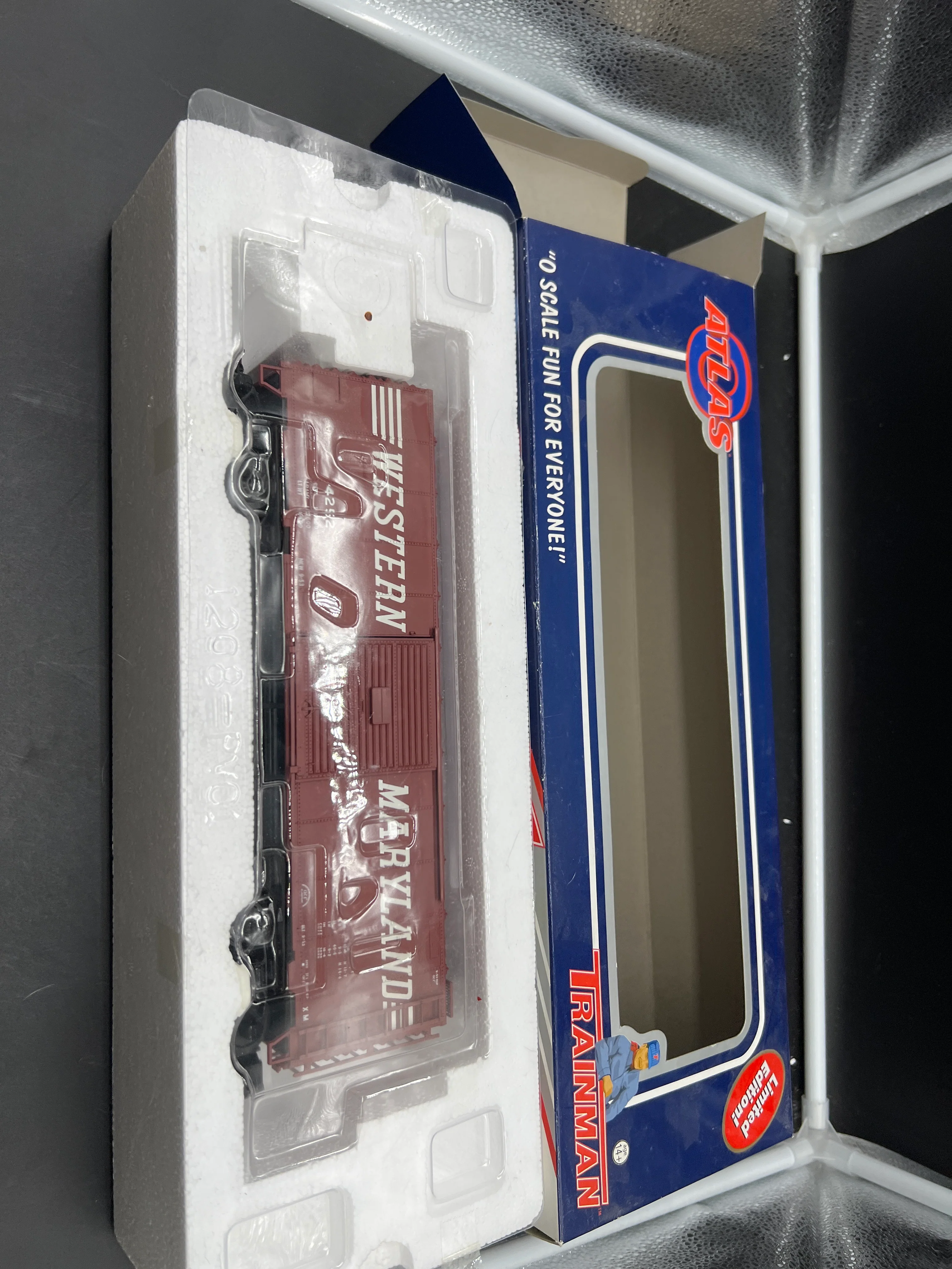 Atlas 0518-4 Western Maryland 40' Sliding Door Boxcar 4252 3 Rail O SCALE Used Excellent Damaged Box AS IS - Image 6