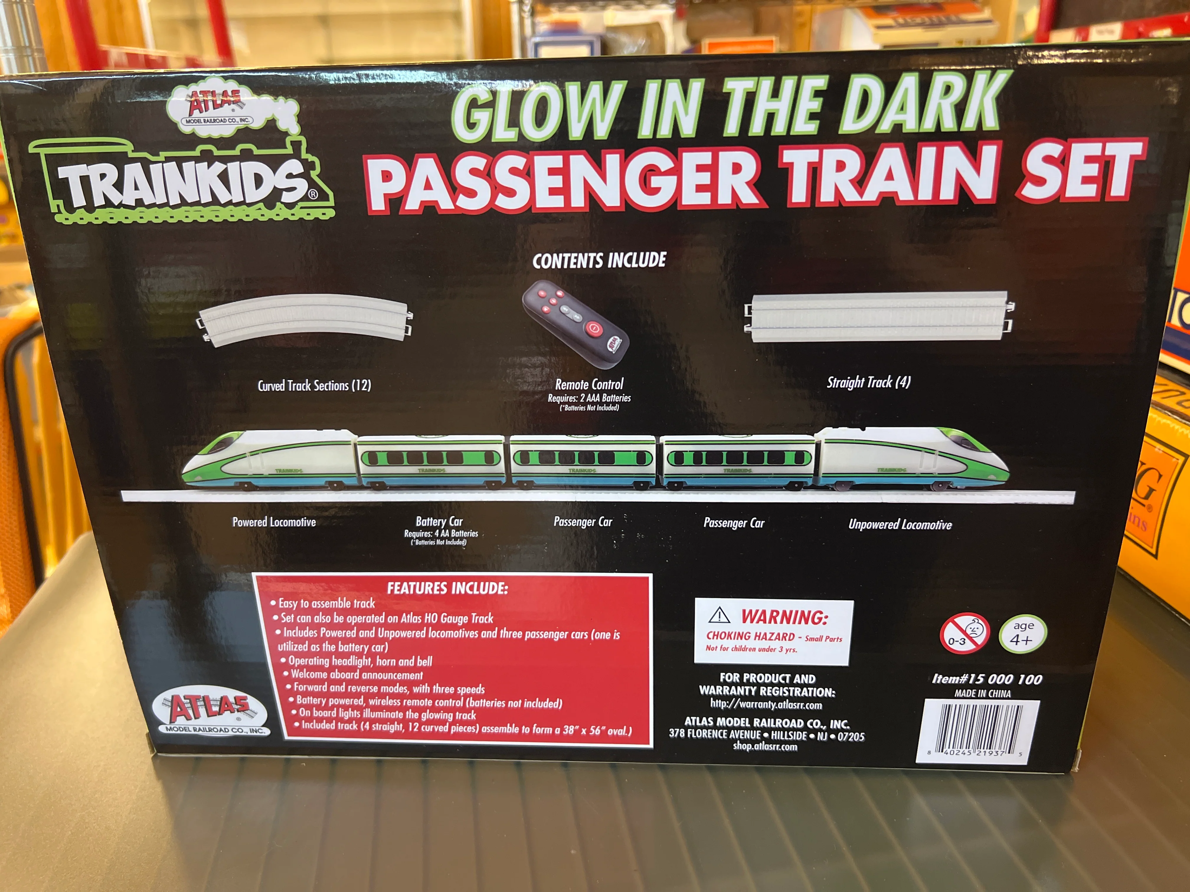 Atlas 15000100 TRAINKIDS GLOW IN THE DARK PASSENGER TRAIN SET HO SCALE NEW - Image 2