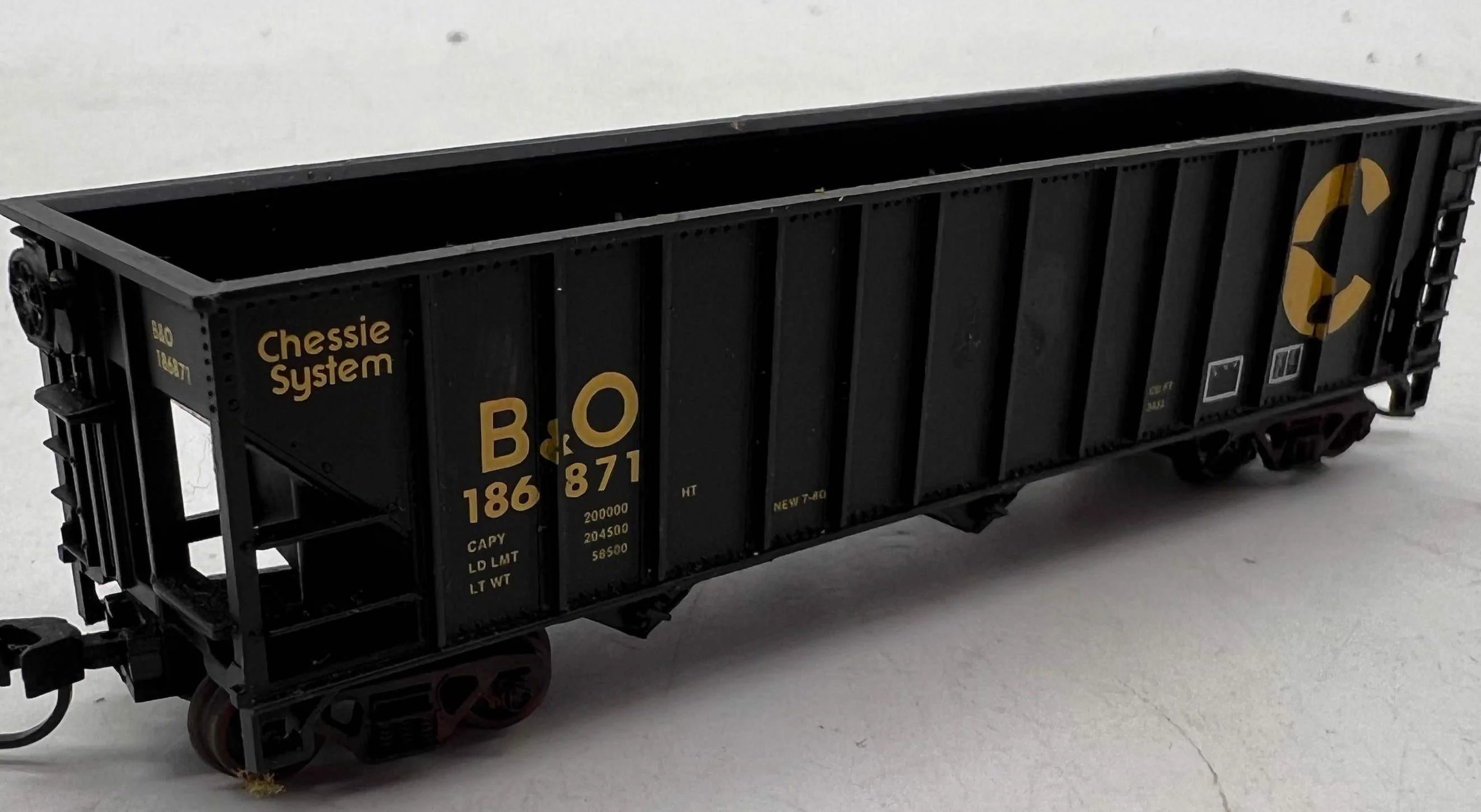 Atlas 32654 Chessie System (B&O) 90 Ton Hoppers  Yellow/Black N Scale WEATHERED AS IS Like New - Image 2