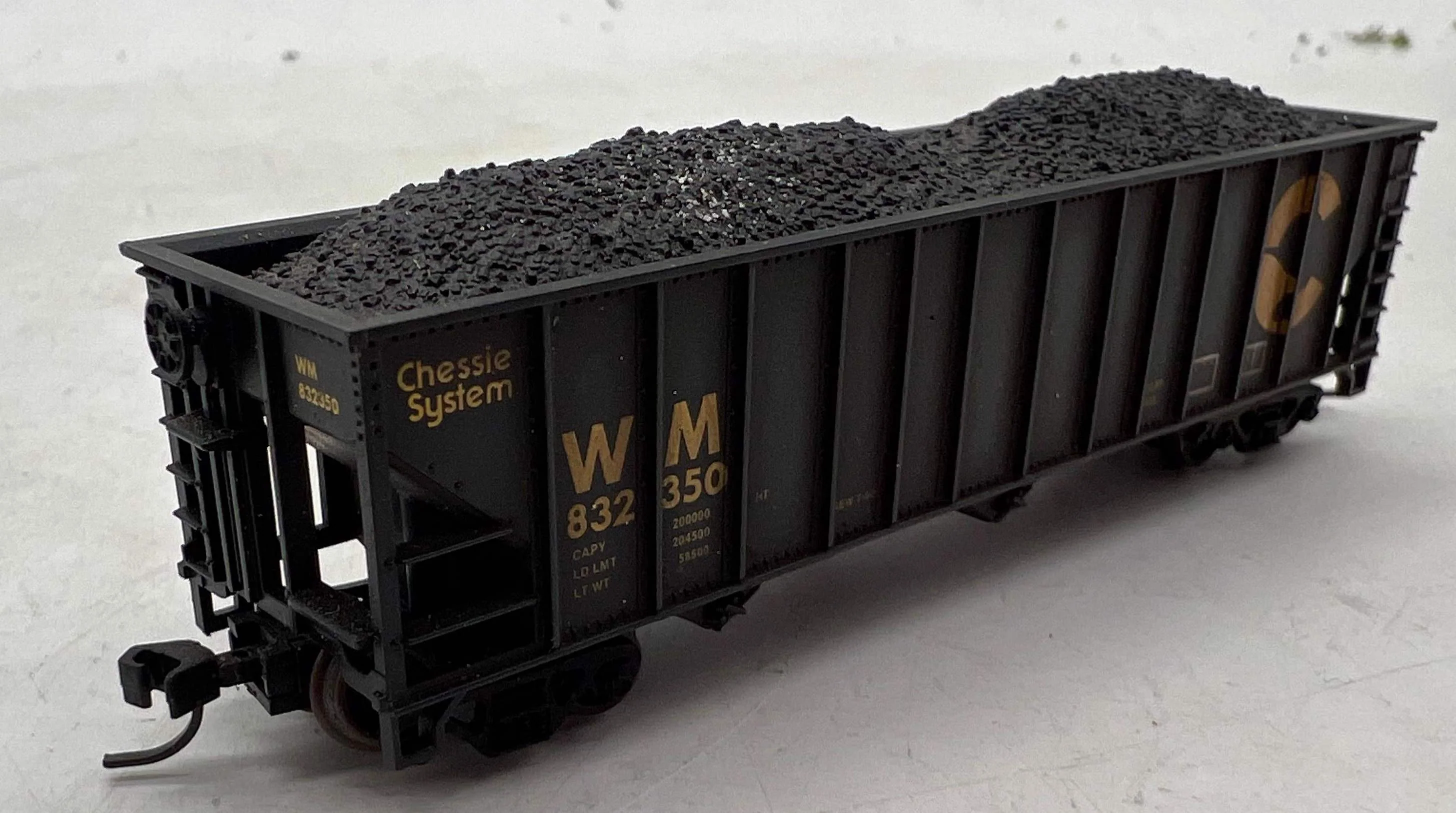 Atlas 32874 CHESSIE (B&O) 90 Ton Hoppers BLACK/YELLOW N Scale WEATHERED AS IS Like New - Image 2