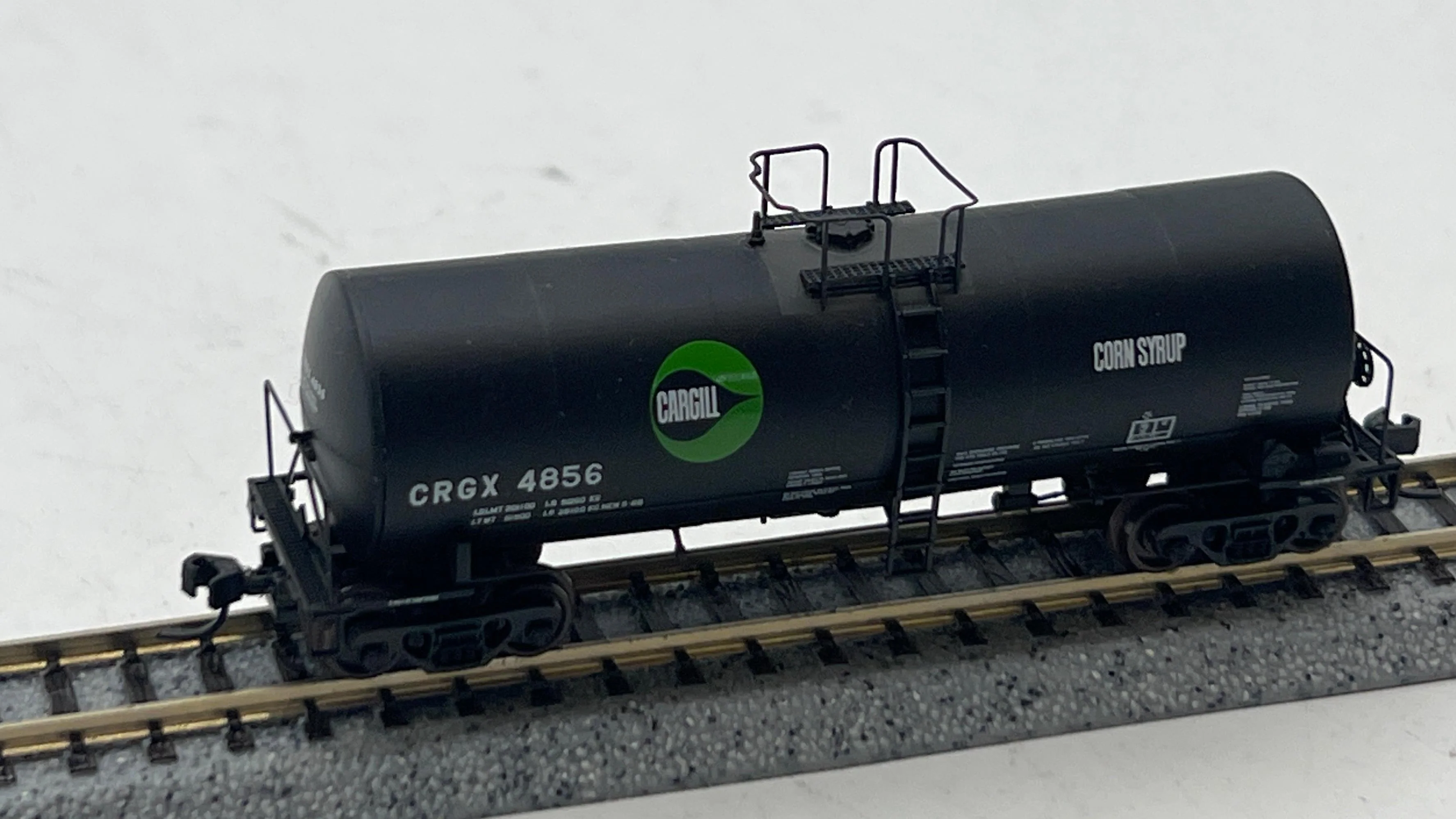 Atlas 40222 Cargill (CRGX w/solid marks) Trinity Corn Syrup Tank Car Black/White Green/White Logo N Scale Like New Kadee style couplers - Image 2