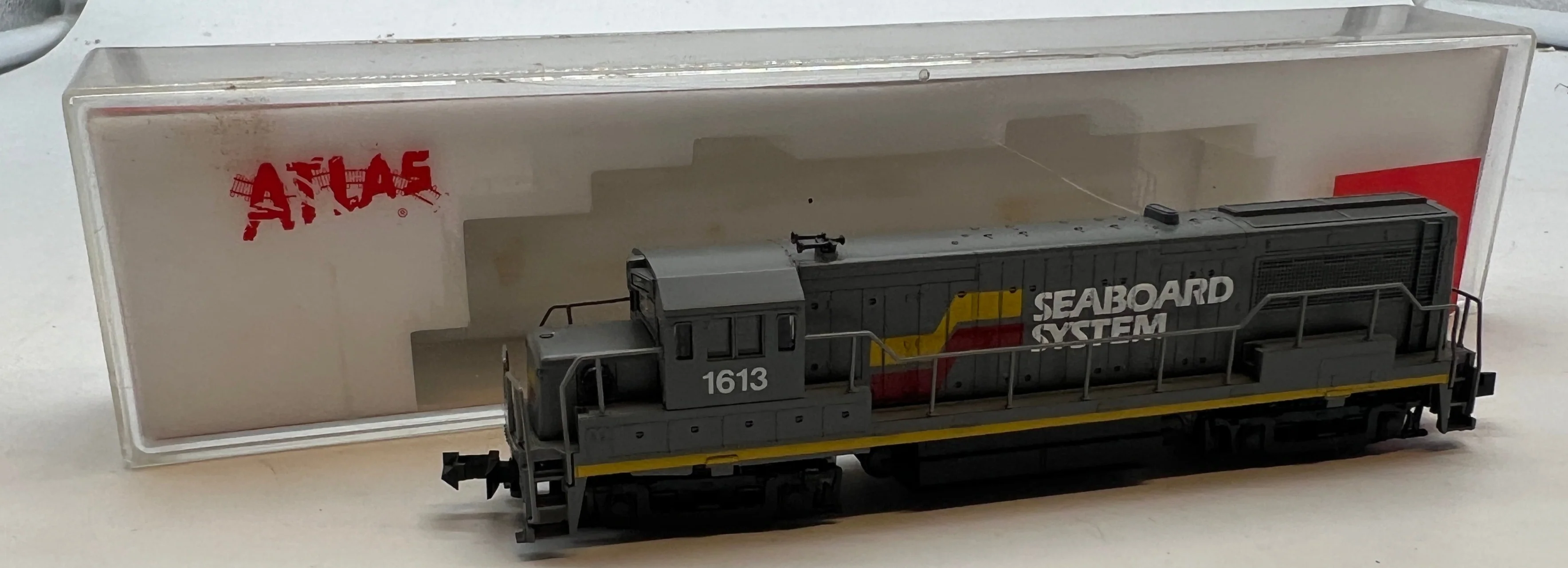 Atlas 4473 Seaboard System GE U25B # 1613 diesel locomotive N SCALE Used Excellent Damaged Box
