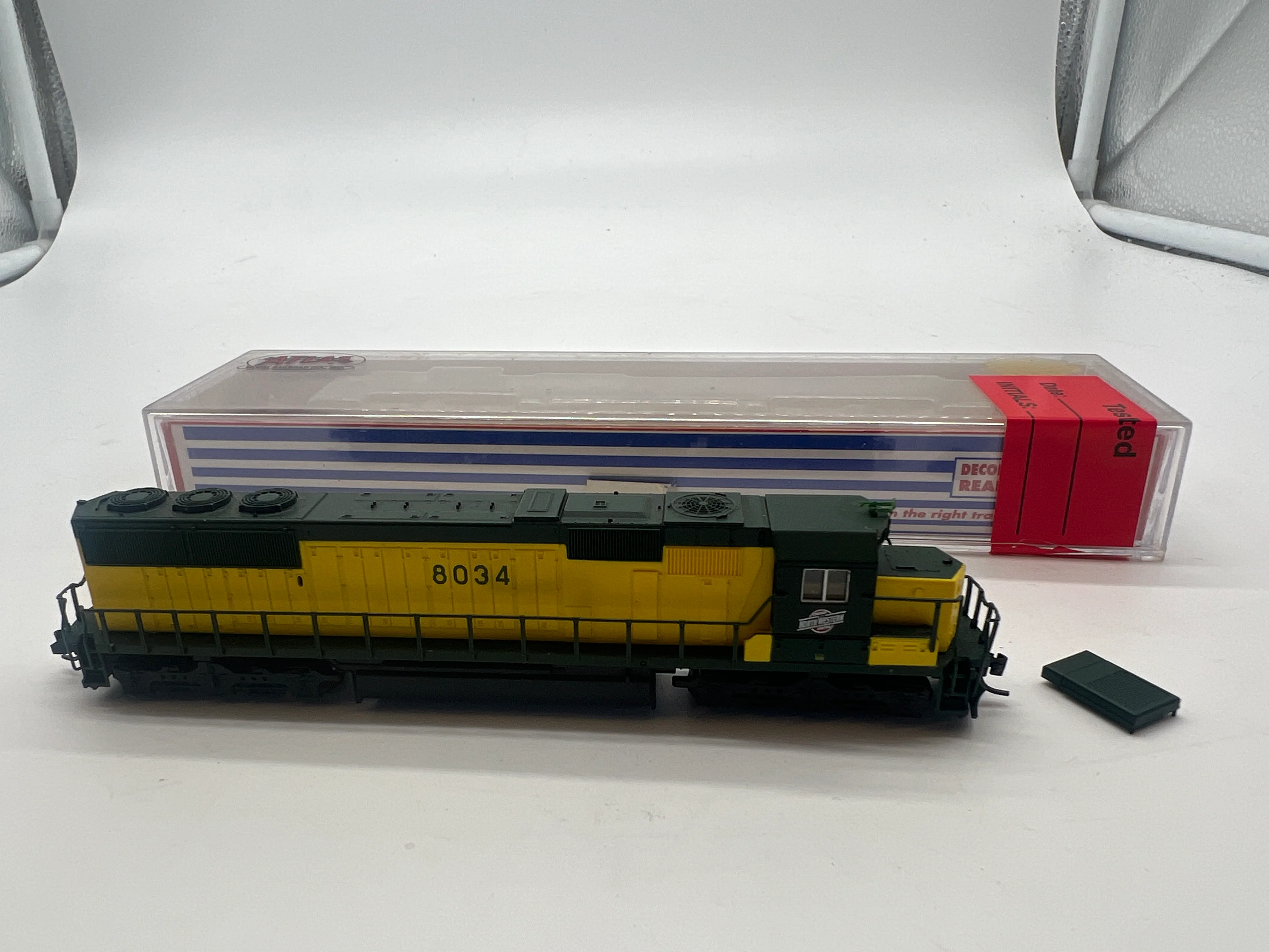 Atlas 49005 CHICAGO & NORTH WESTERN SD60 Locomotive Green/Yellow DCC READY  N Scale Like New - Image 2