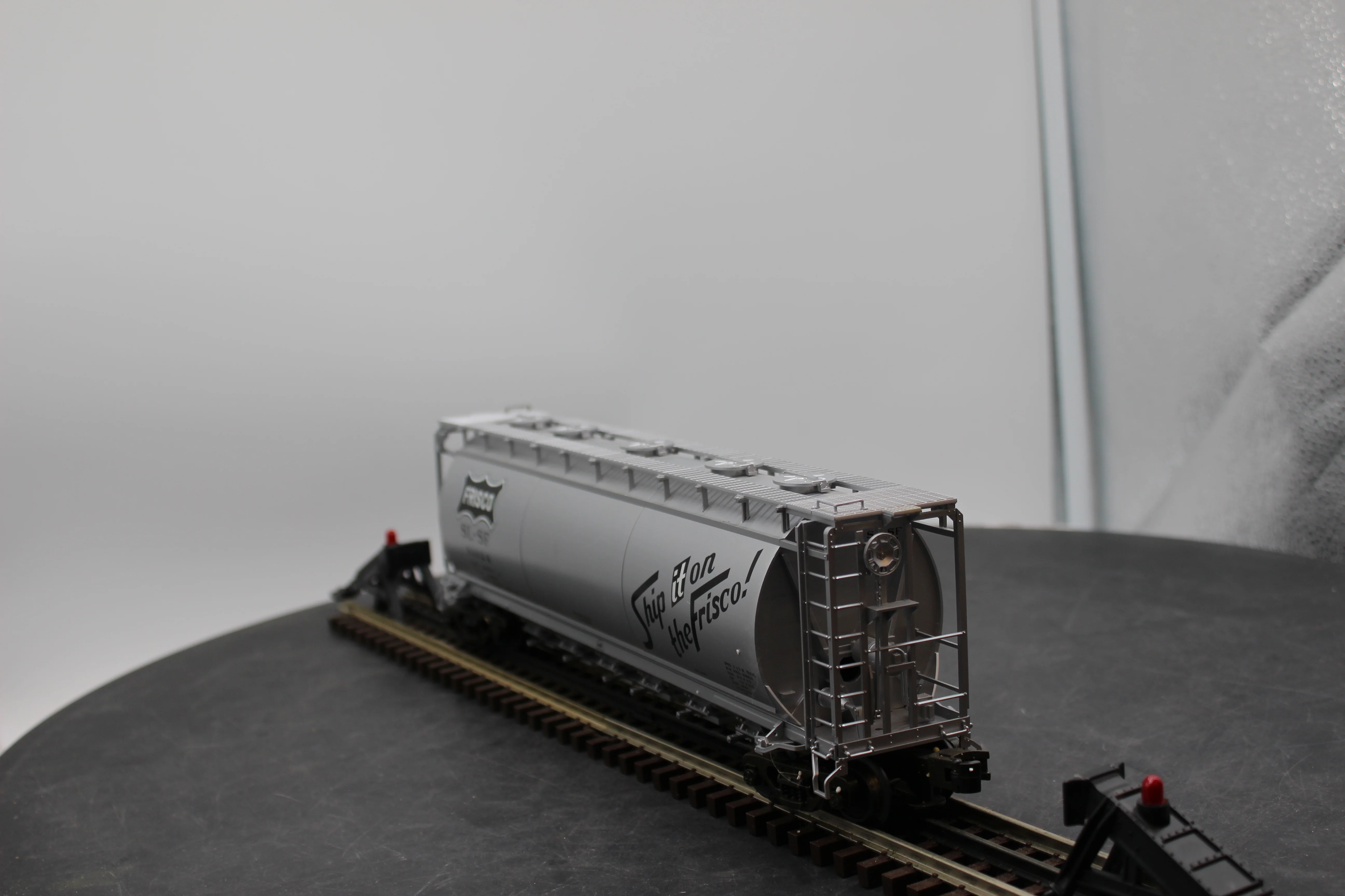 Atlas 6333-2 ATLAS ACF 6-BAY CYLINDRICAL HOPPER Frisco 81024 3 RL O SCALE Used Excellent - Image 5