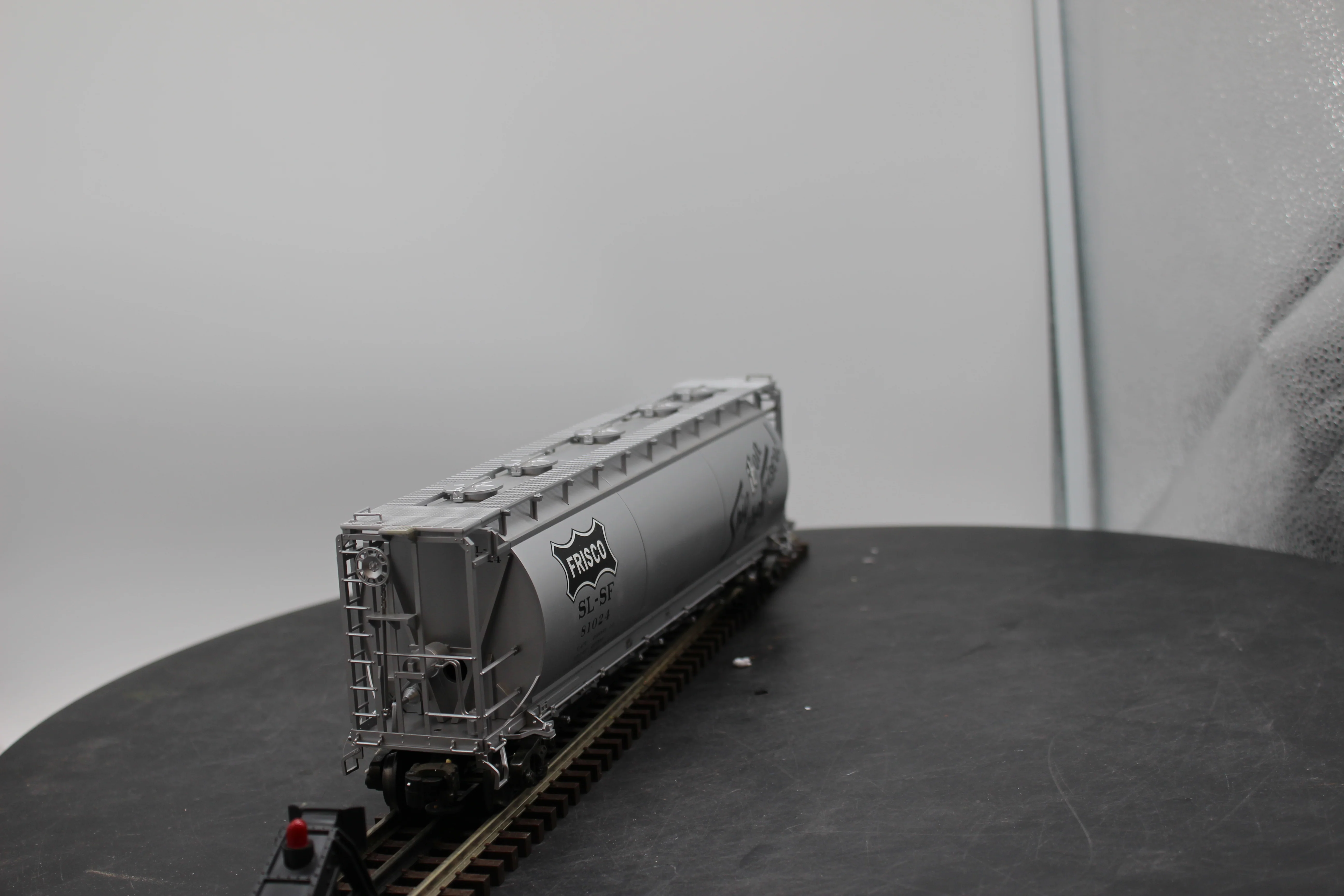 Atlas 6333-2 ATLAS ACF 6-BAY CYLINDRICAL HOPPER Frisco 81024 3 RL O SCALE Used Excellent - Image 6