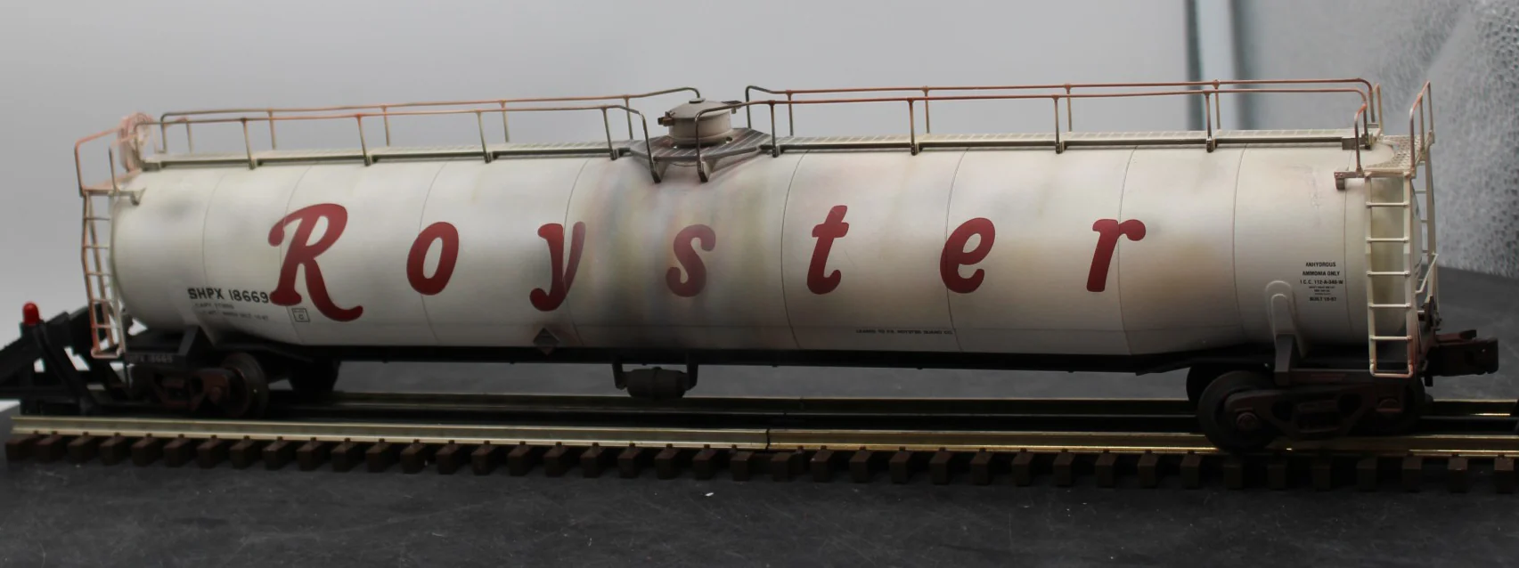Atlas 6403-1 Royster ACF 33,000 GALLON TANK CAR O SCALE 3 rl WEATHERED AS IS Used Excellent