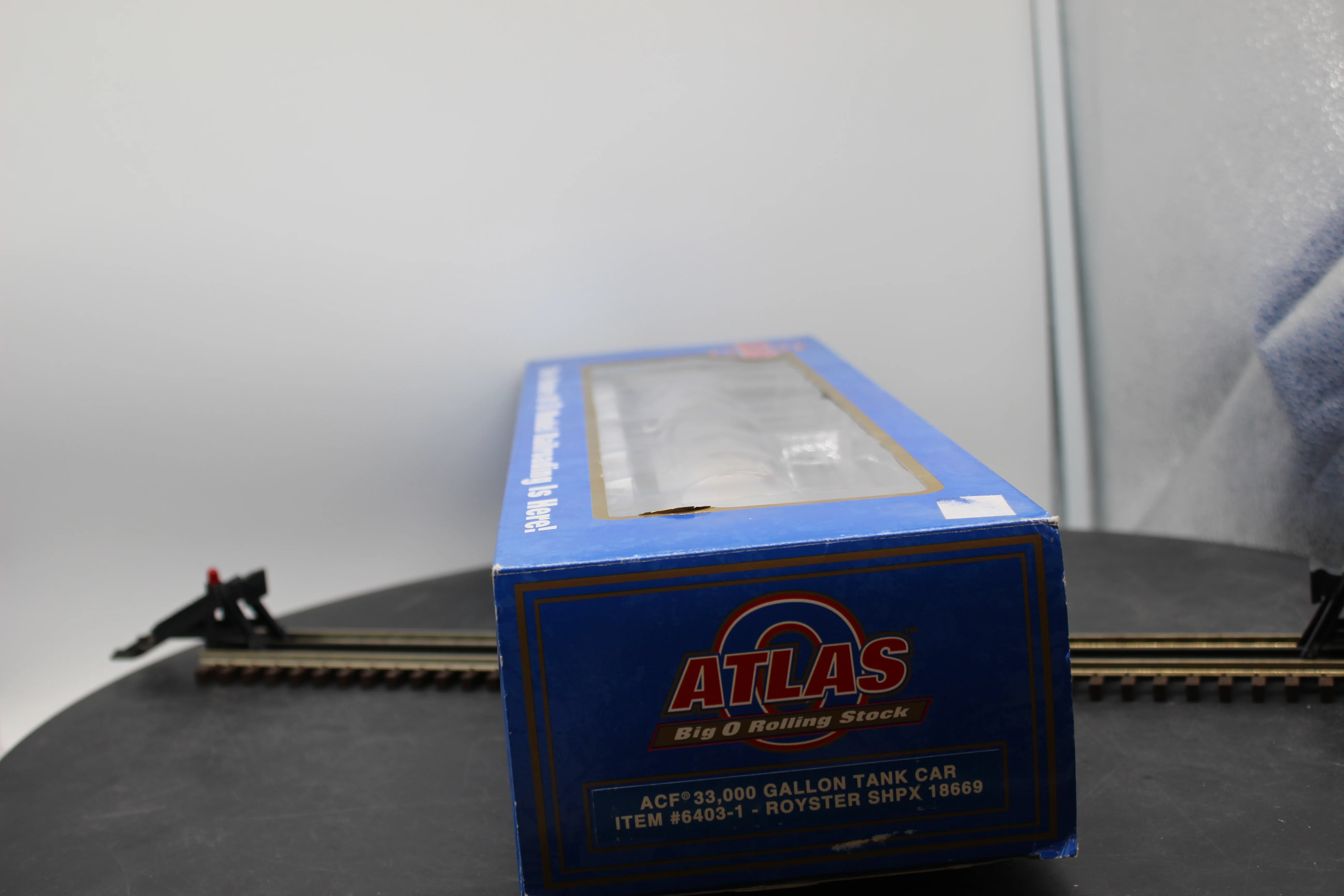 Atlas 6403-1 Royster ACF 33,000 GALLON TANK CAR O SCALE 3 rl WEATHERED AS IS Used Excellent - Image 3