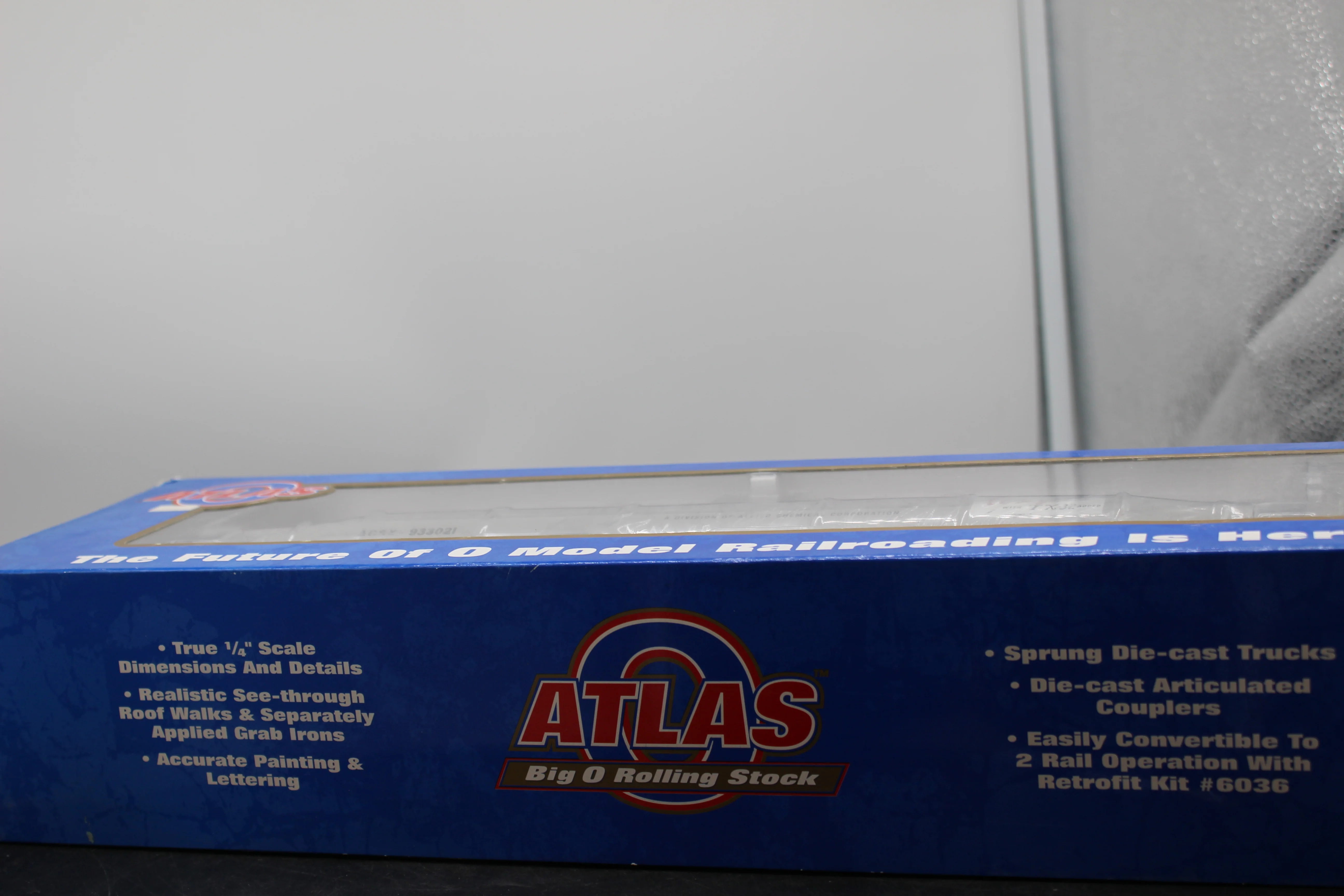 Atlas 6406-2 ACF Union Texas Petroleum 33,000 GALLON TANK CAR 3 RL O SCALE NEW - Image 4