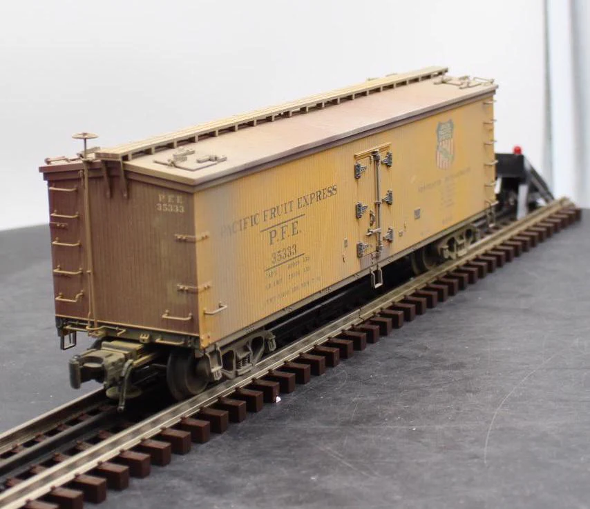 Atlas 6708-4 Pacific Fruit Express PFE Southern Pacific Steam Era Classics Reefer 35333 O SCALE WEATHERED Used Excellent - Image 3