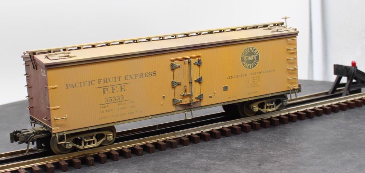 Atlas 6708-4 Pacific Fruit Express PFE Southern Pacific Steam Era Classics Reefer 35333 O SCALE WEATHERED Used Excellent - Image 7