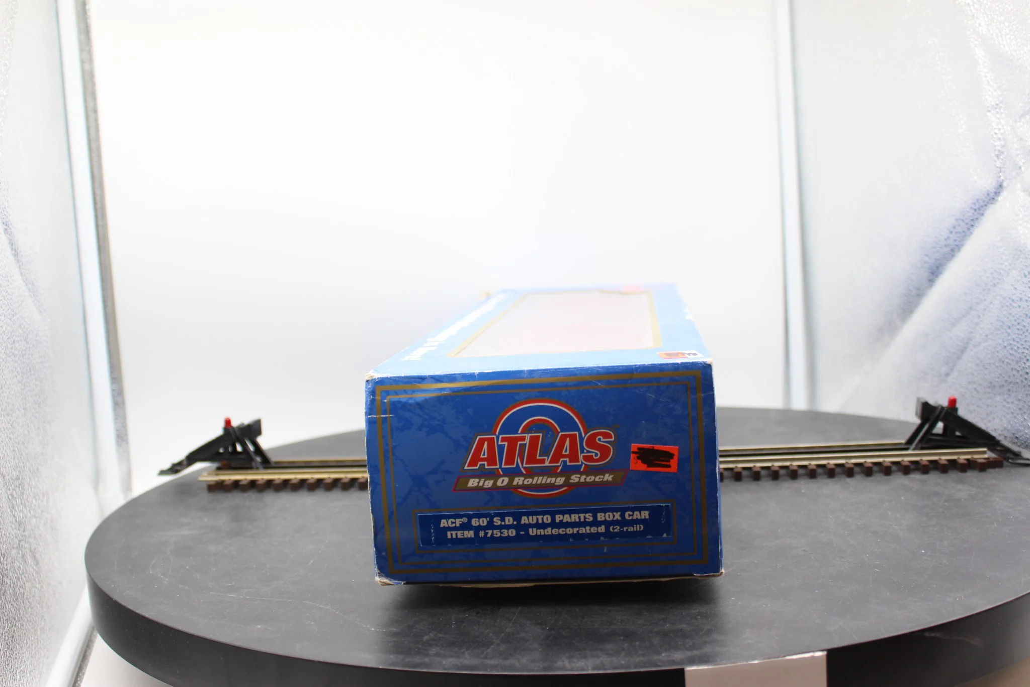 Atlas 7530 ACF 60' S.D. BURLINGTON DECORATED AUTO PARTS BOX CAR 2 rail O SCALE WEATHERED / CUSTOM decorated AS IS Used Damaged Box - Image 3
