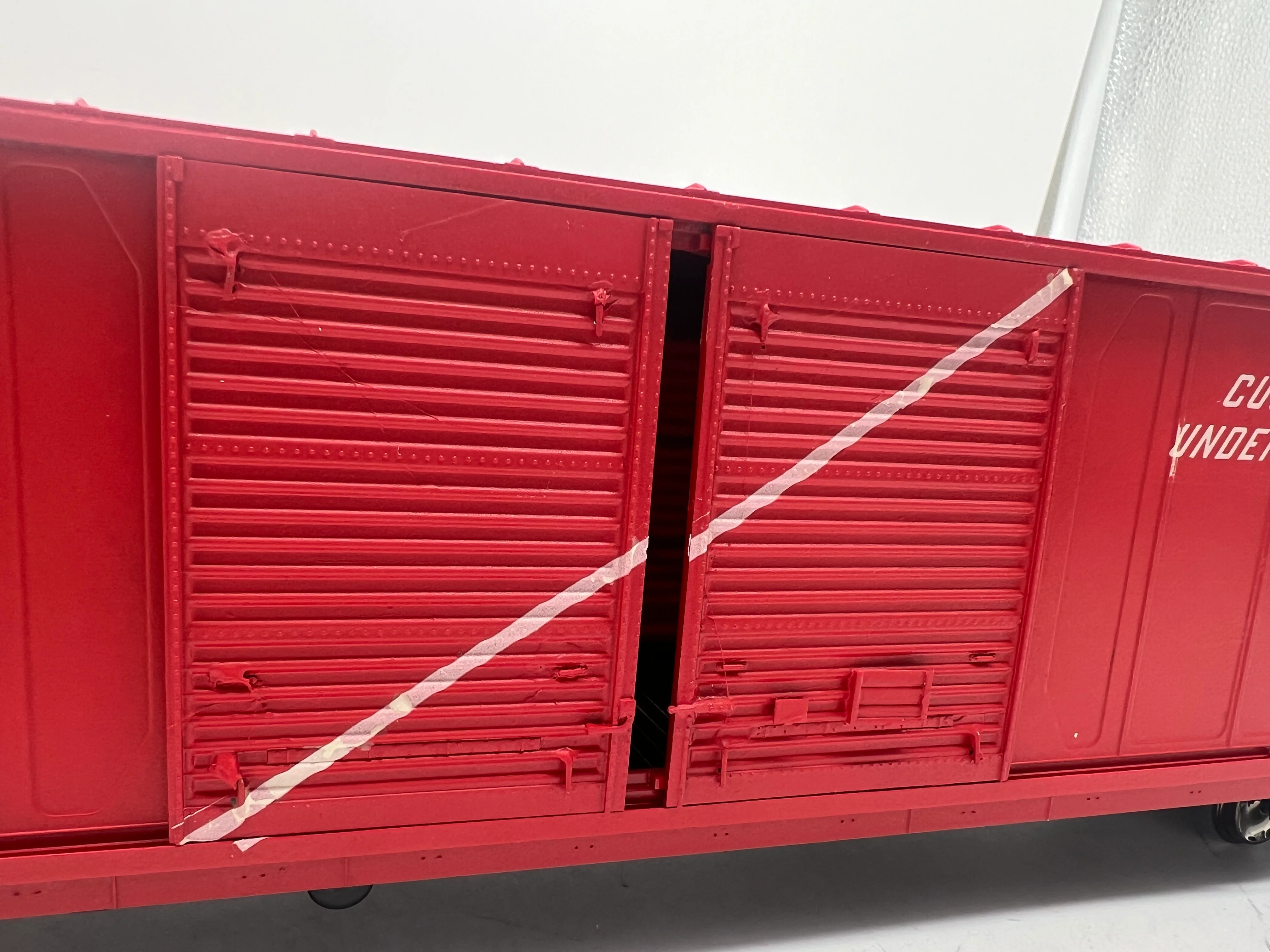 Atlas 7550 ATLAS BURLINGTON DECORATED ACF 60' D.D. AUTO PARTS BOX CAR 2 rail O SCALE WEATHERED (custom decorated) AS IS Used - Image 21