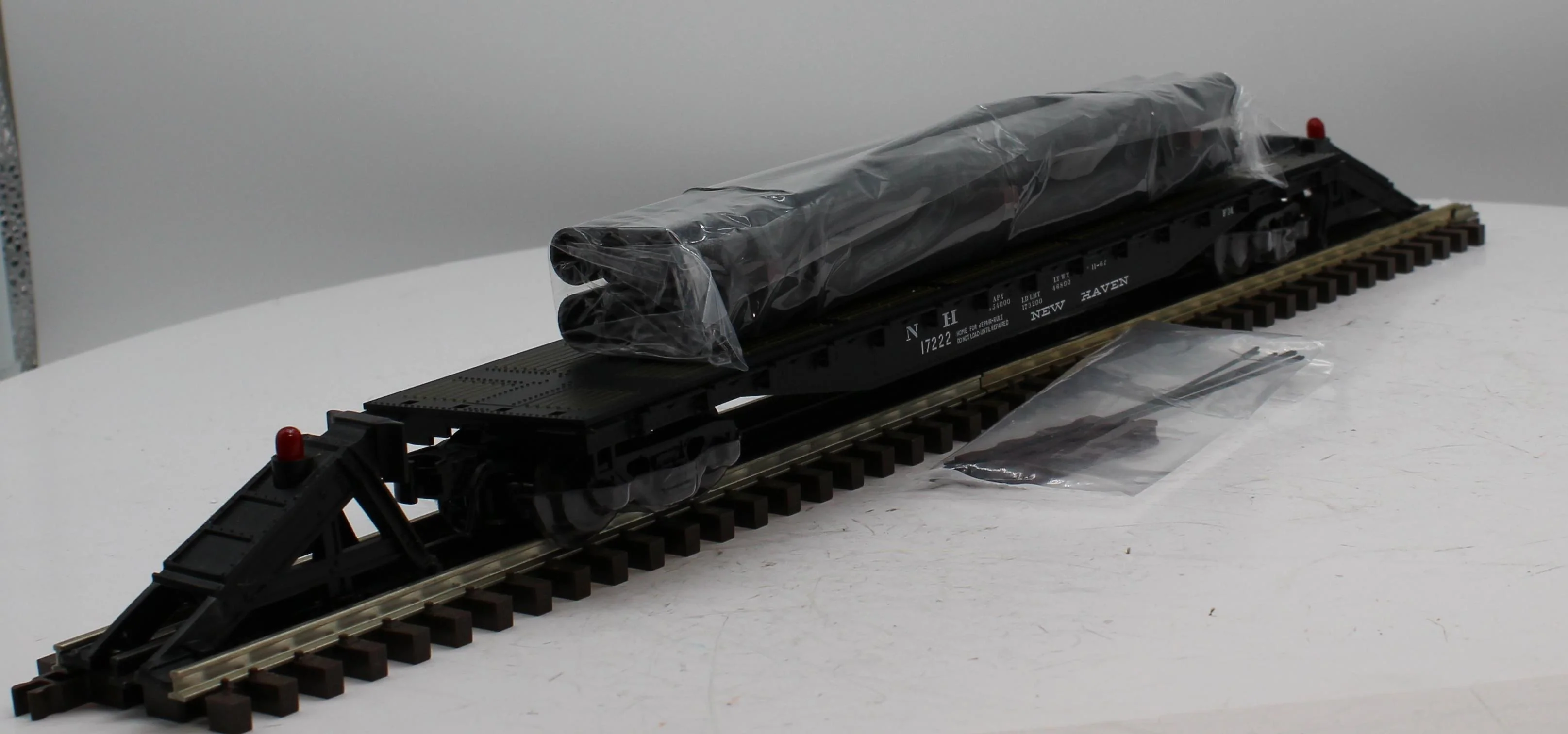 Atlas 933-2 52'6" New Haven Flat Car with PipeloadO SCALE Like New - Image 5