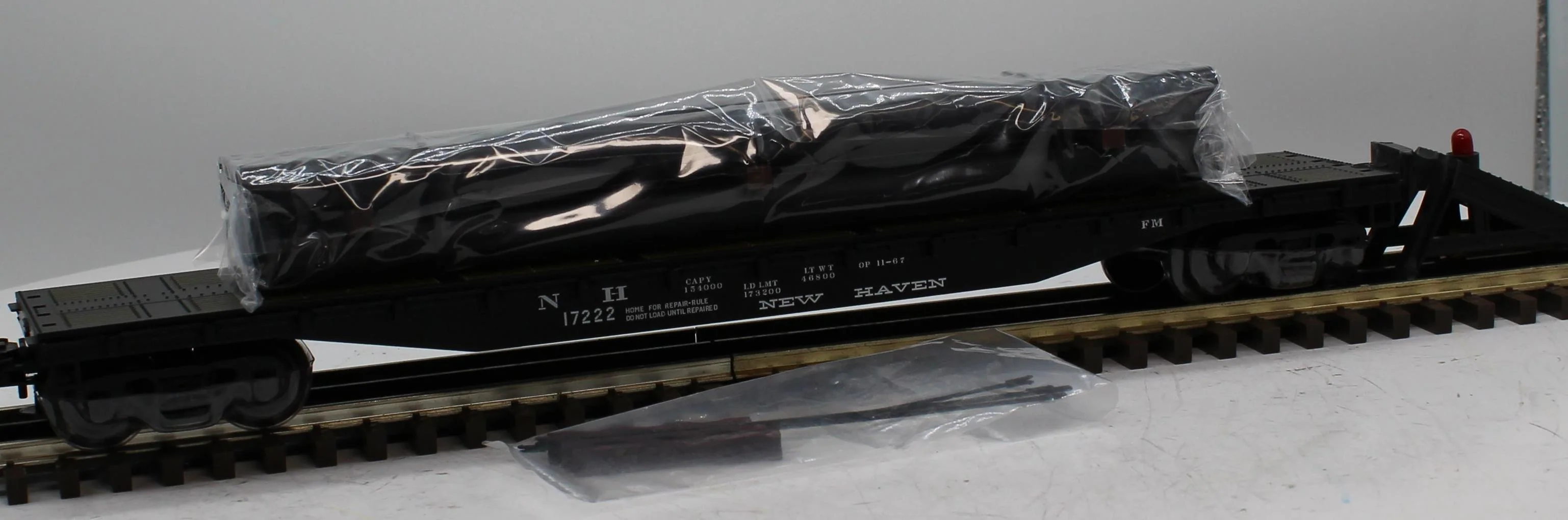 Atlas 933-2 52'6" New Haven Flat Car with PipeloadO SCALE Like New - Image 6