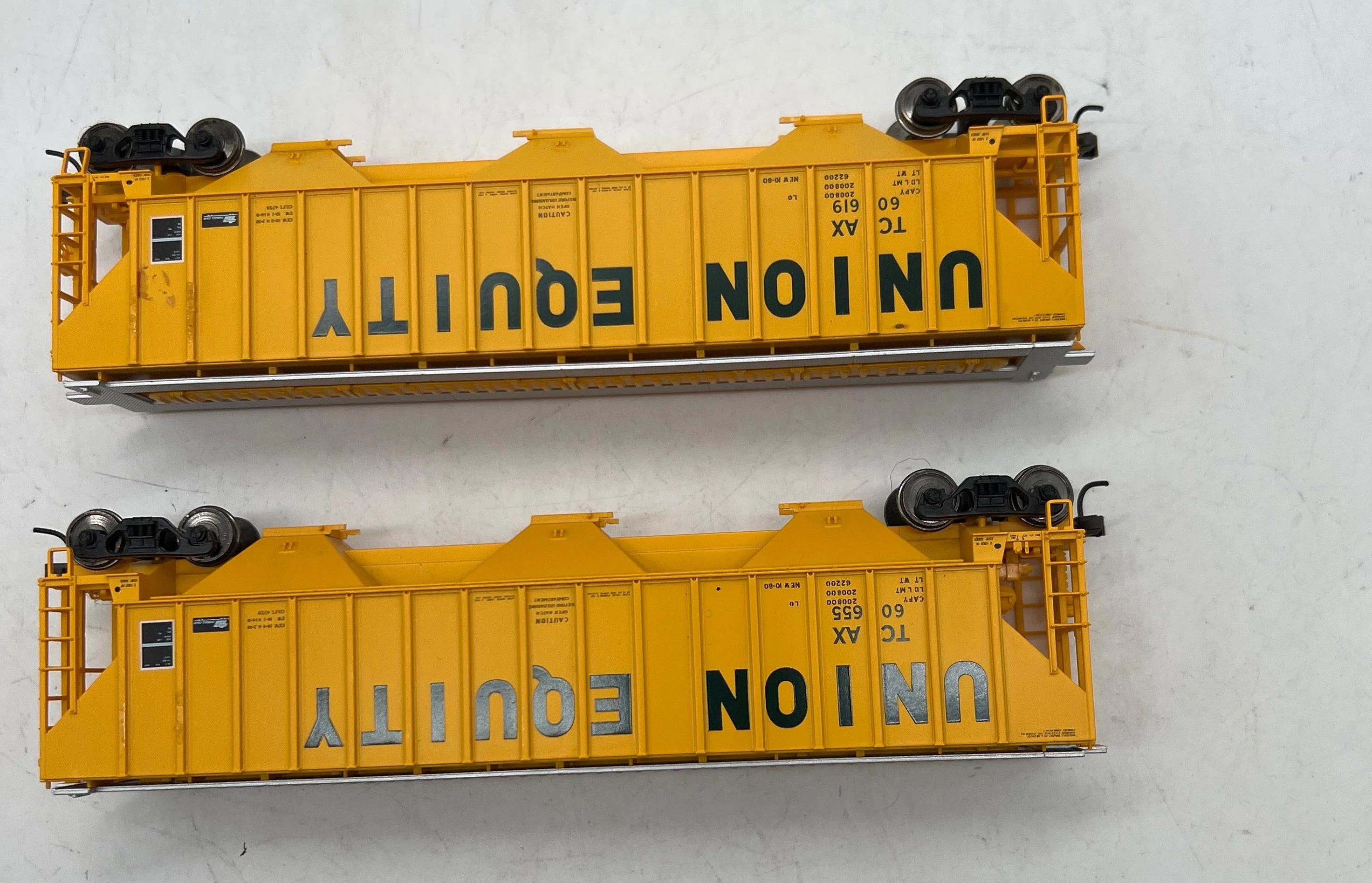 Atlas HO2502 HO Scale 2502 Assorted Lot -- 2  UNION EQUITY 3-Bay Hoppers w/ Kadee Couplers  Used Excellent No Box - Image 3