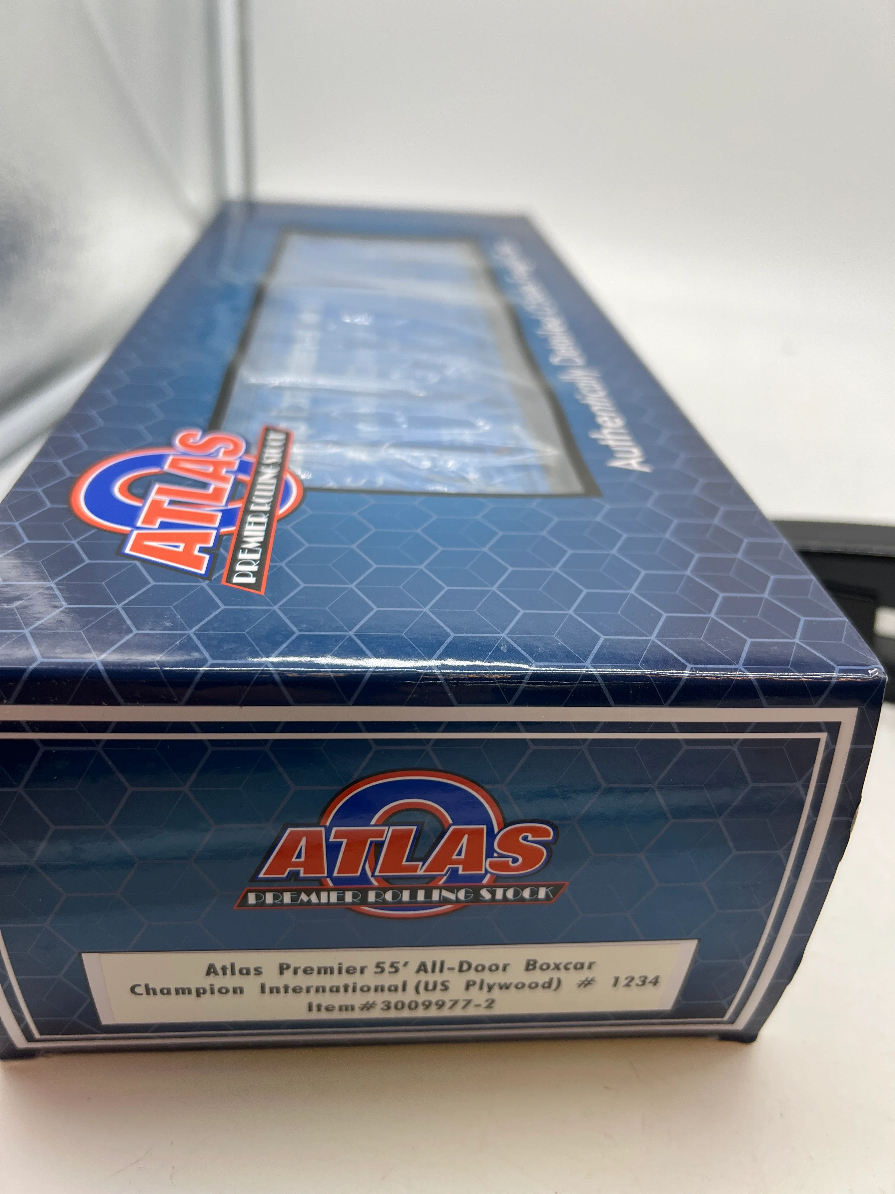 Atlas Premier 3009977-2 Champion International US Plywood 55' all door Boxcar 3 rl O SCALE NEW - Image 2