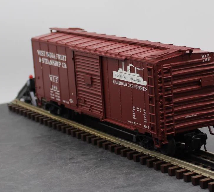 Atlas Trainman 0515-4 O 40' West India Fruit 288 Sliding Door Box Car  Limited Edition  O SCALE Like New - Image 4