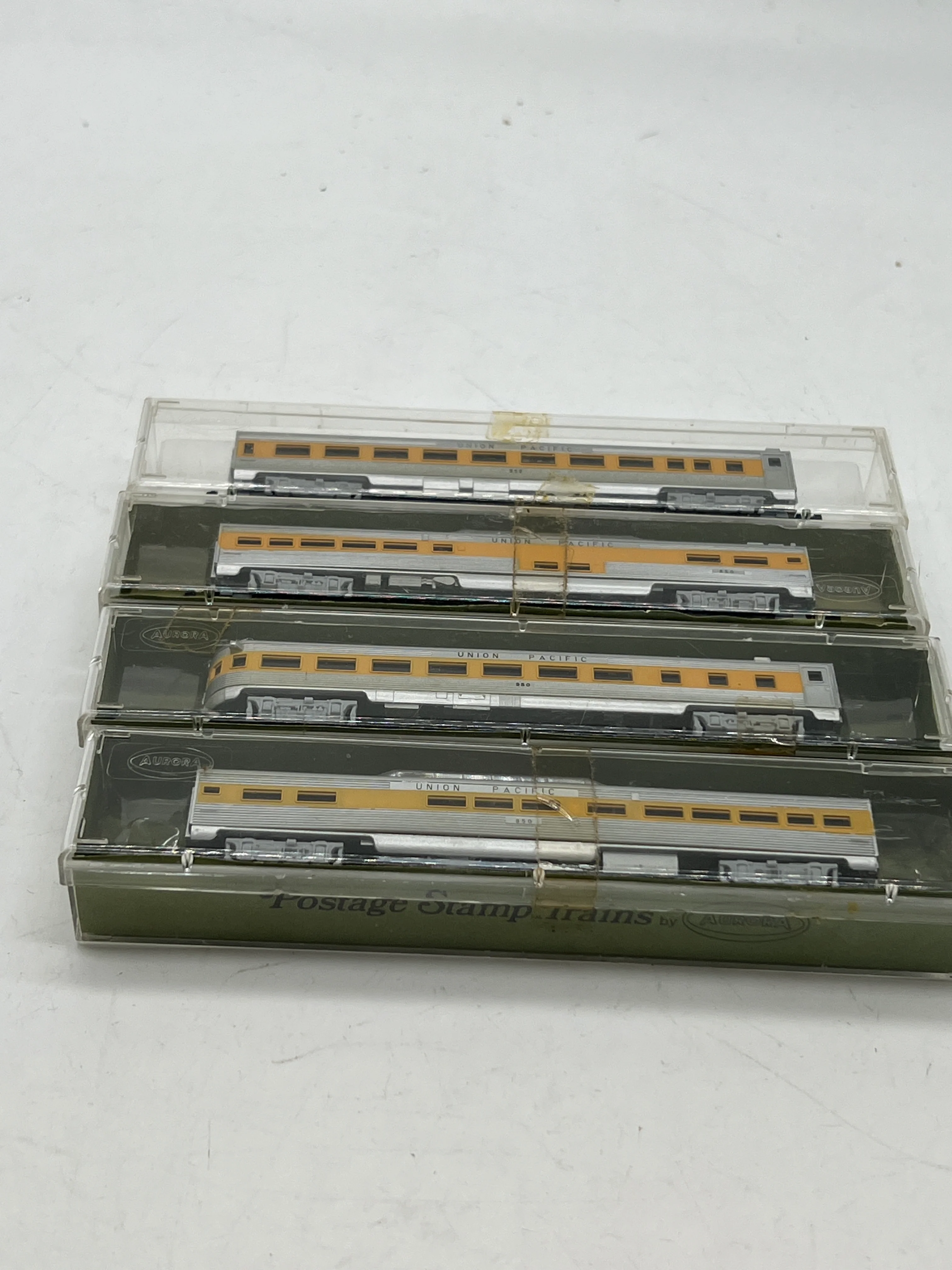 Aurora postage stamp trains set of 4 Union pacific UP Passenger cars yellow/silver N SCALE NEW - Image 2