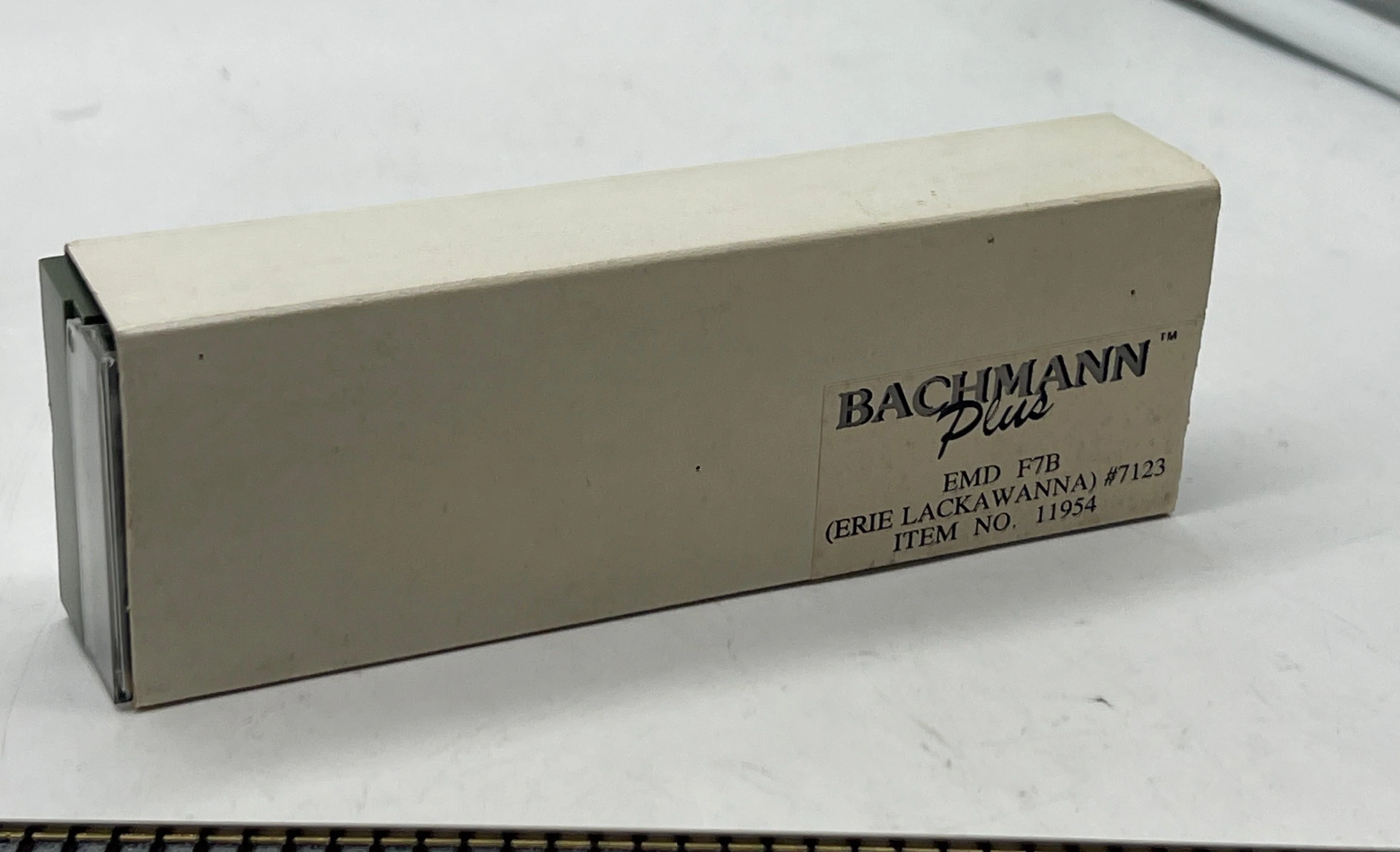 Bachmann 11954 N Scale 11259 Erie Lackawanna EMD F7B 313B Like New - Image 2
