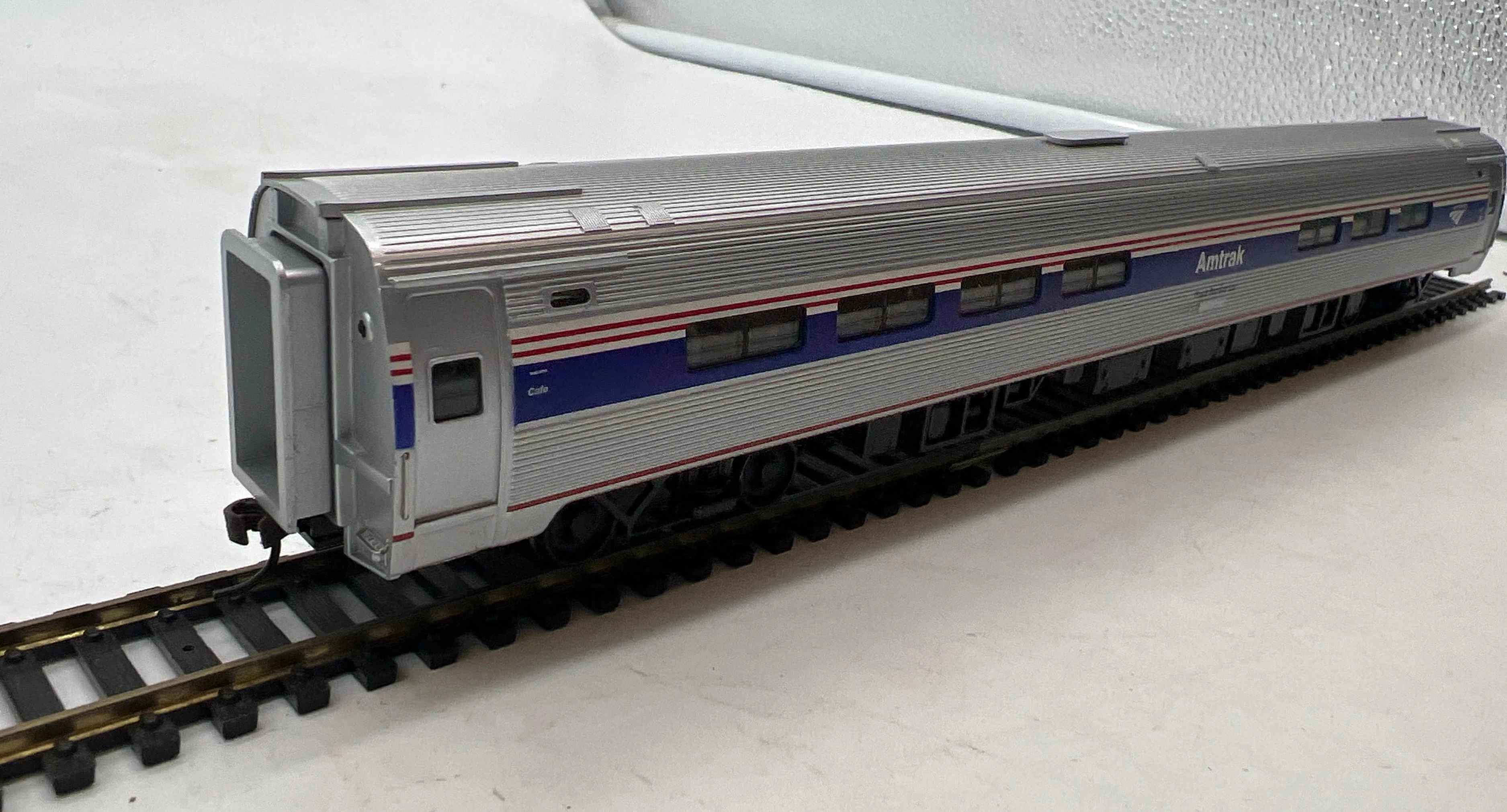 Bachmann 13117 Industries Silver Series 85' Amfleet Passenger Cafe Amtrak Phase V HO SCALE Like New - Image 2