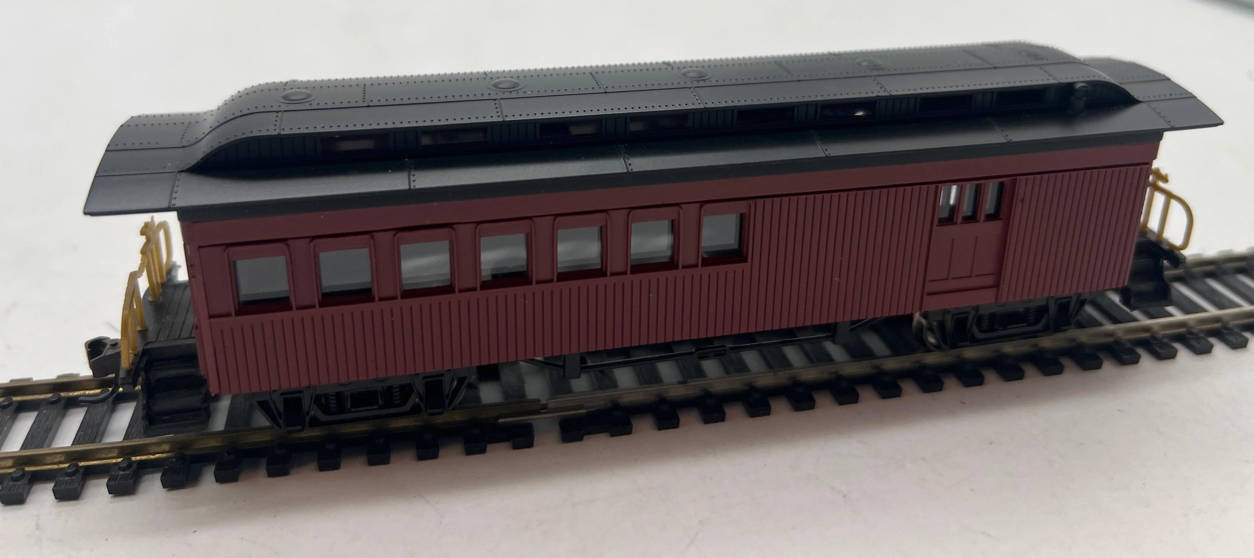 Bachmann 13502 COMBINE (1860-1880 ERA) - PAINTED UNLETTERED RED HO SCALE Used Excellent - Image 2