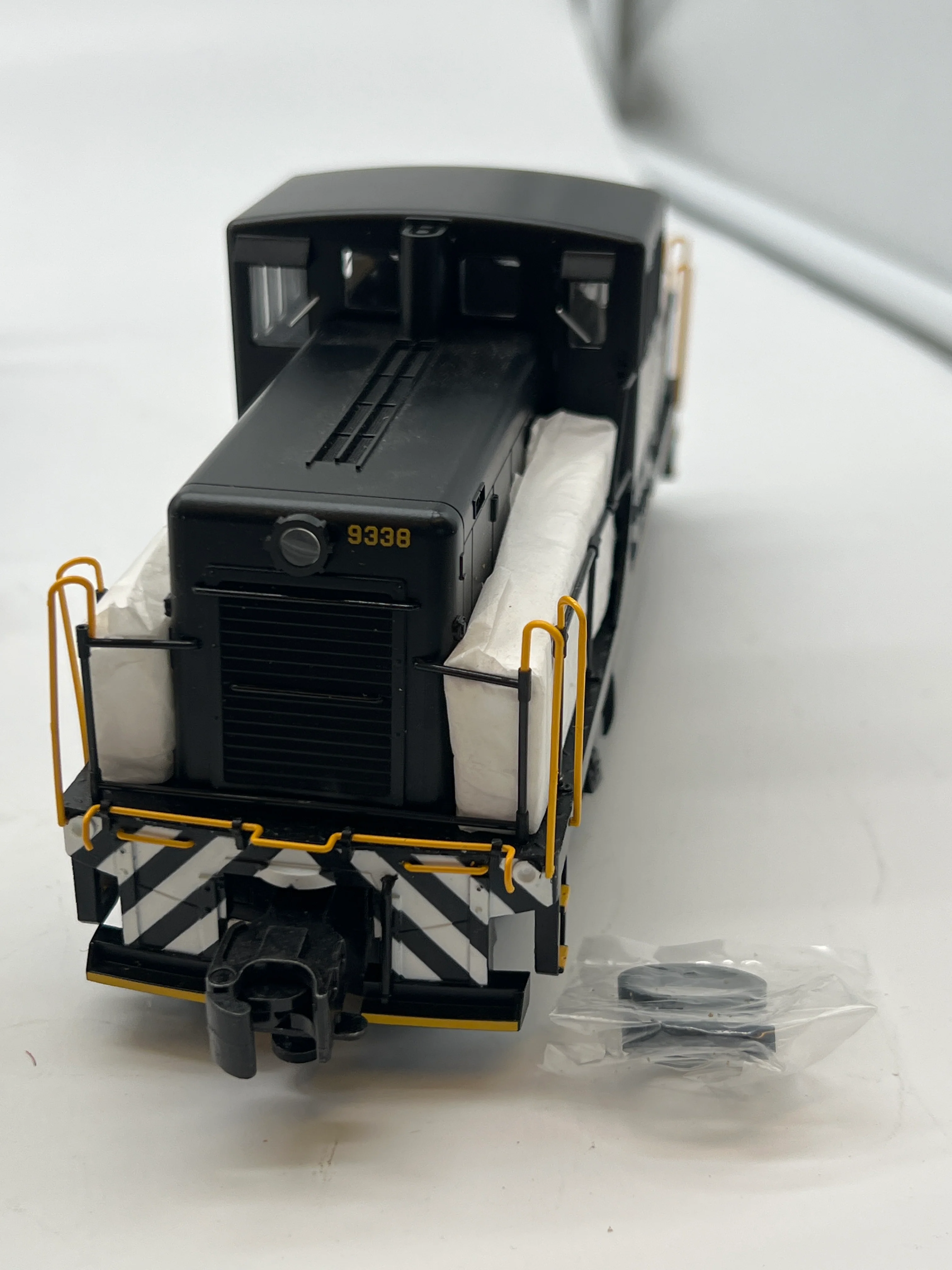 Bachmann 23101 Pennsylvania PRR 44-Ton Switcher 9338 Diesel Locomotive O SCALE Like New