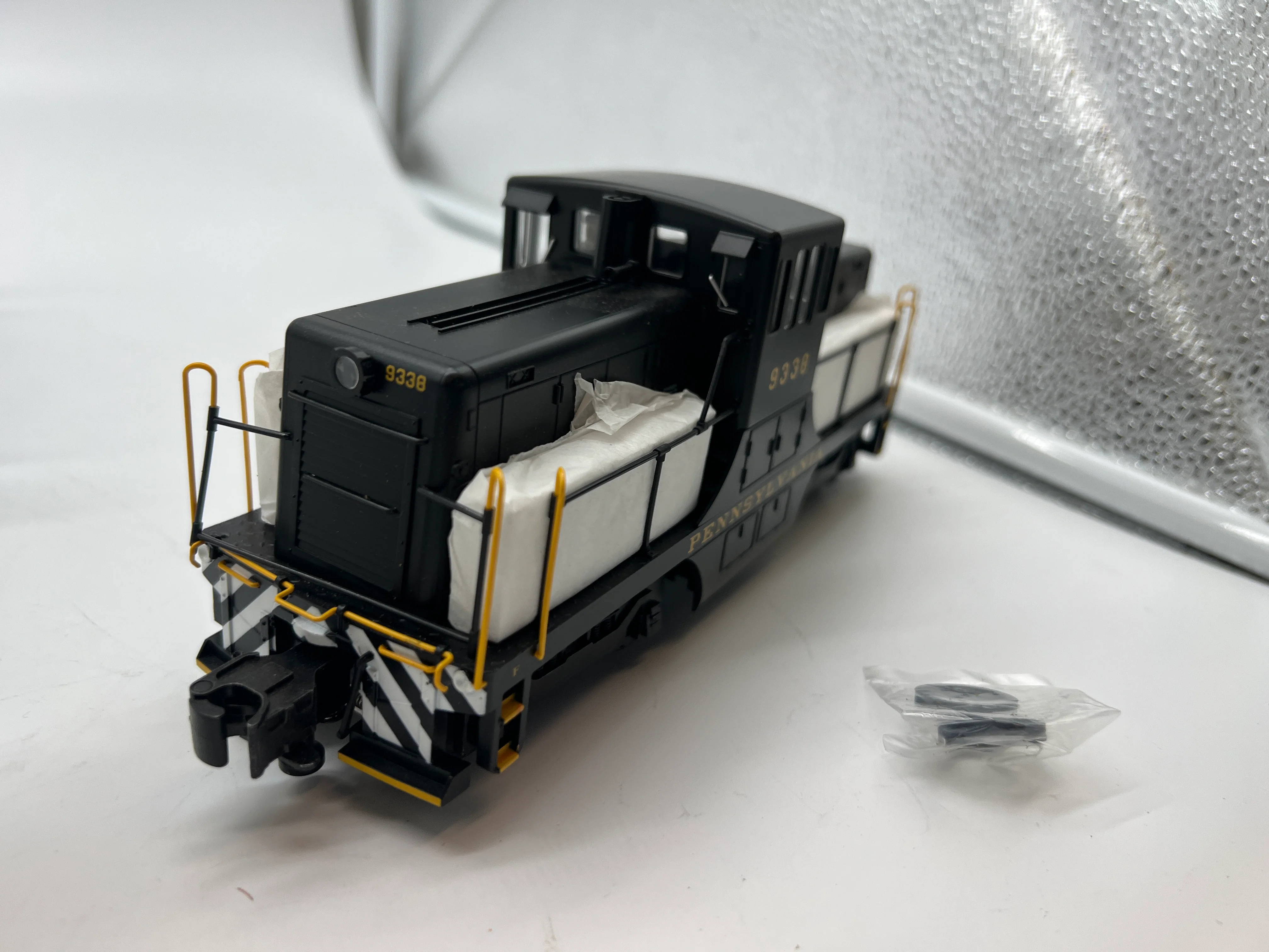 Bachmann 23101 Pennsylvania PRR 44-Ton Switcher 9338 Diesel Locomotive O SCALE Like New - Image 4