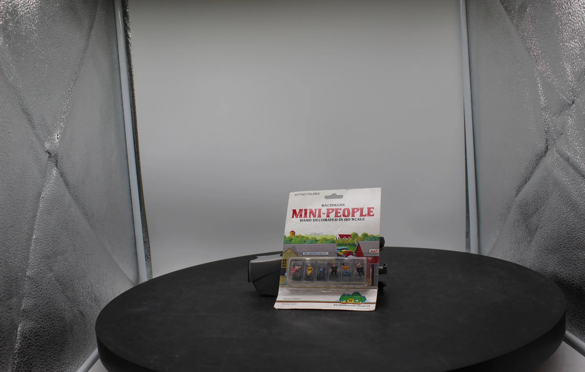 Bachmann 42331 FIGURE SET SITTING HO SCALE NEW