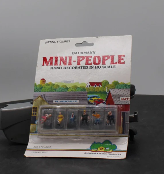Bachmann 42331 FIGURE SET SITTING HO SCALE NEW - Image 2