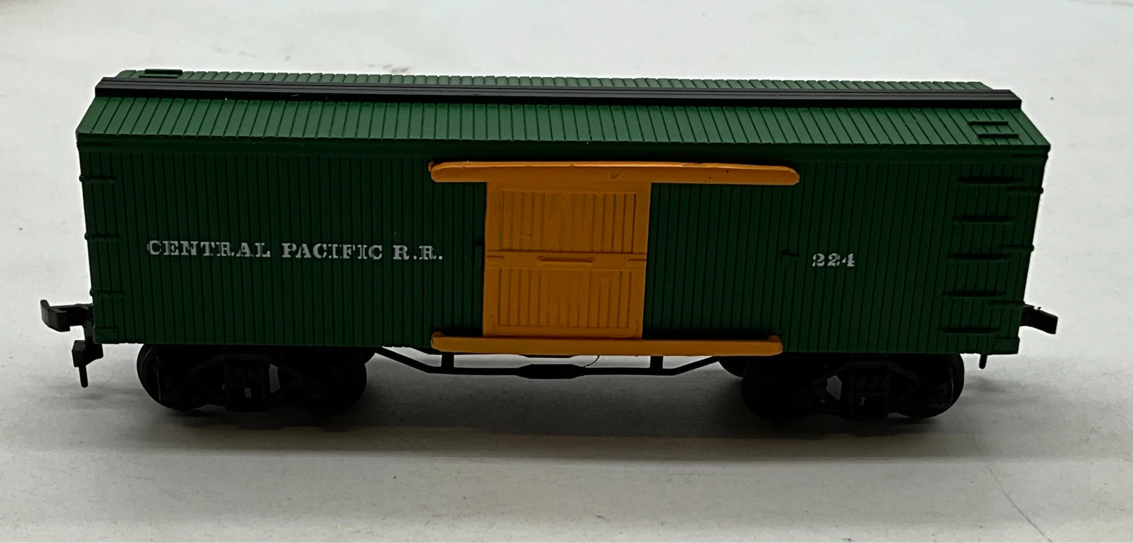 Bachmann 43-1023-24 Old Time Box Car Central Pacific HO Scale Used Excellent Damaged Box